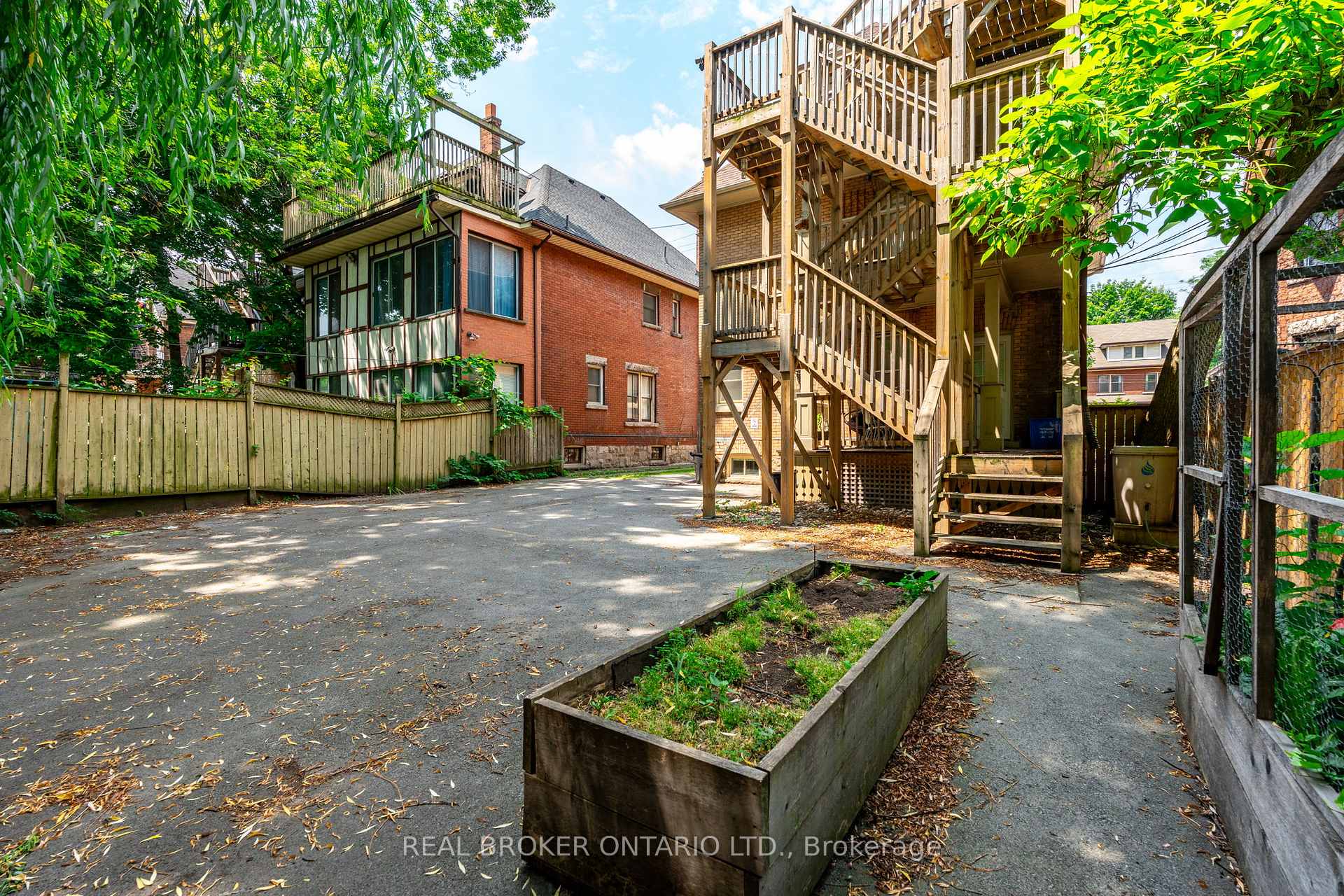Photo 21 of Unit 4, 137 Sherman Avenue S, Hamilton, Blakeley — HOMEH