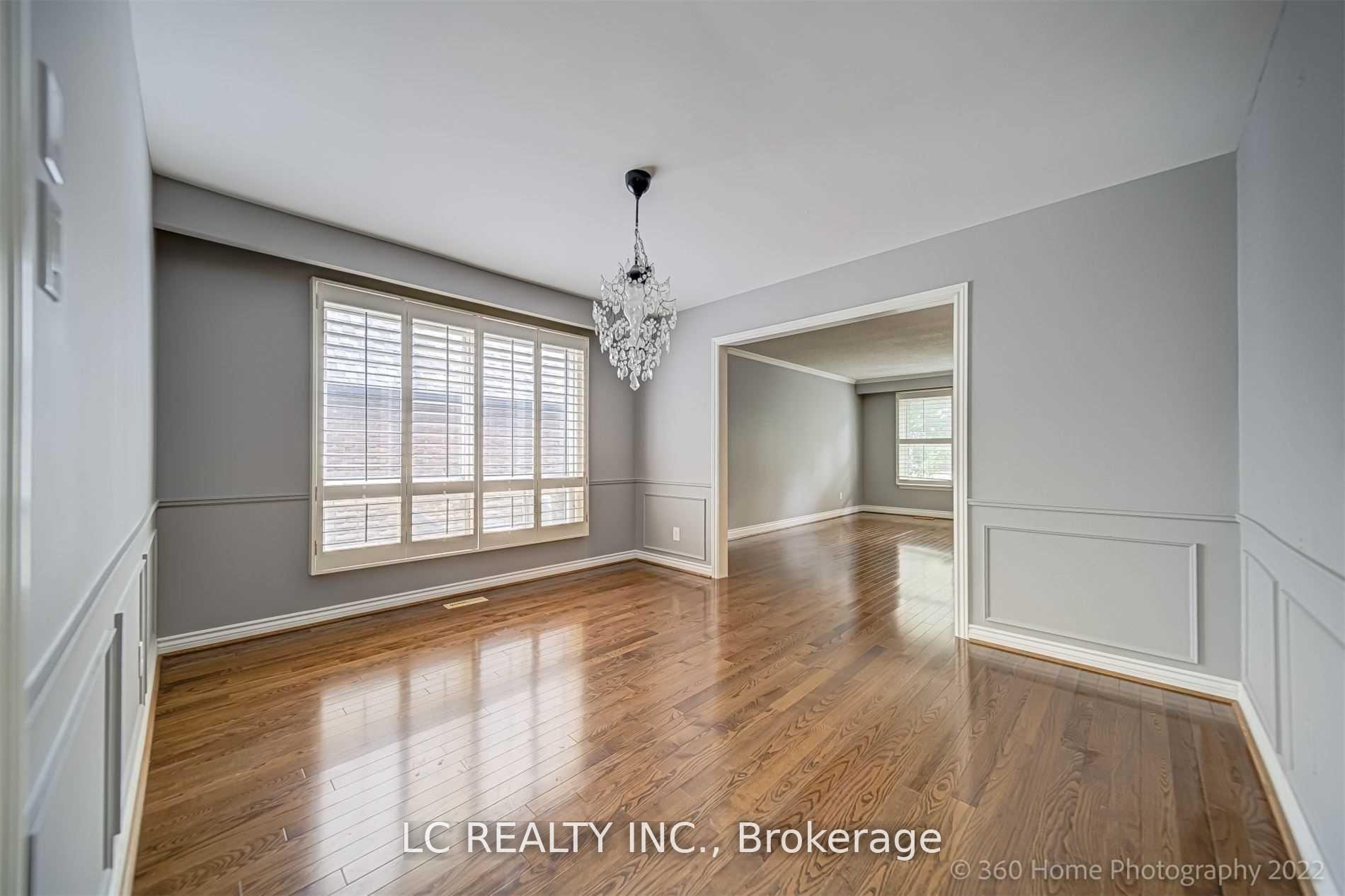 Photo 5 of 92 Emmeloord Crescent, Markham, Unionville — HOMEH