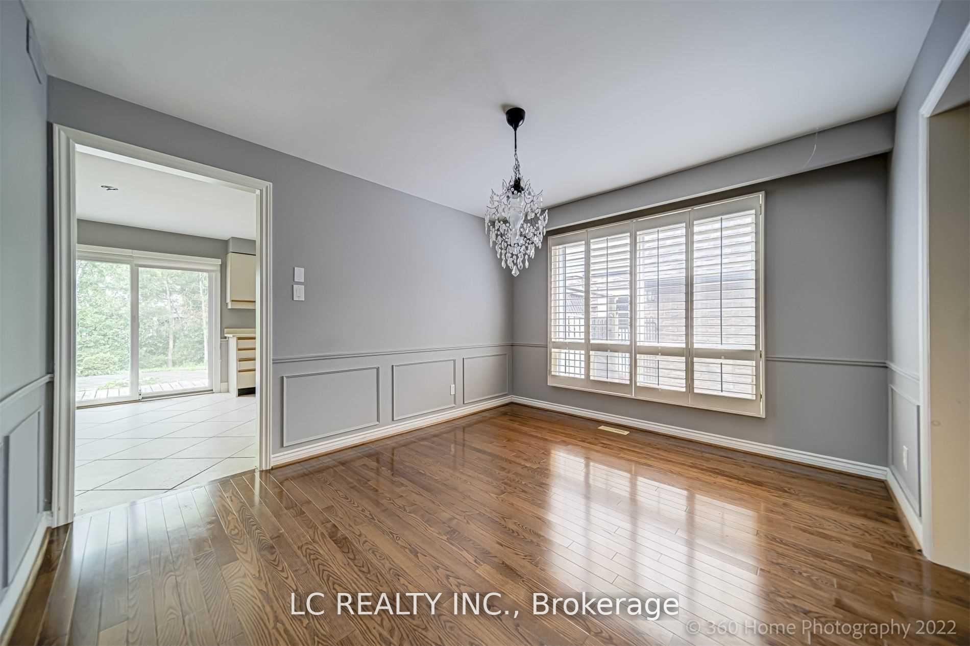 Photo 6 of 92 Emmeloord Crescent, Markham, Unionville — HOMEH