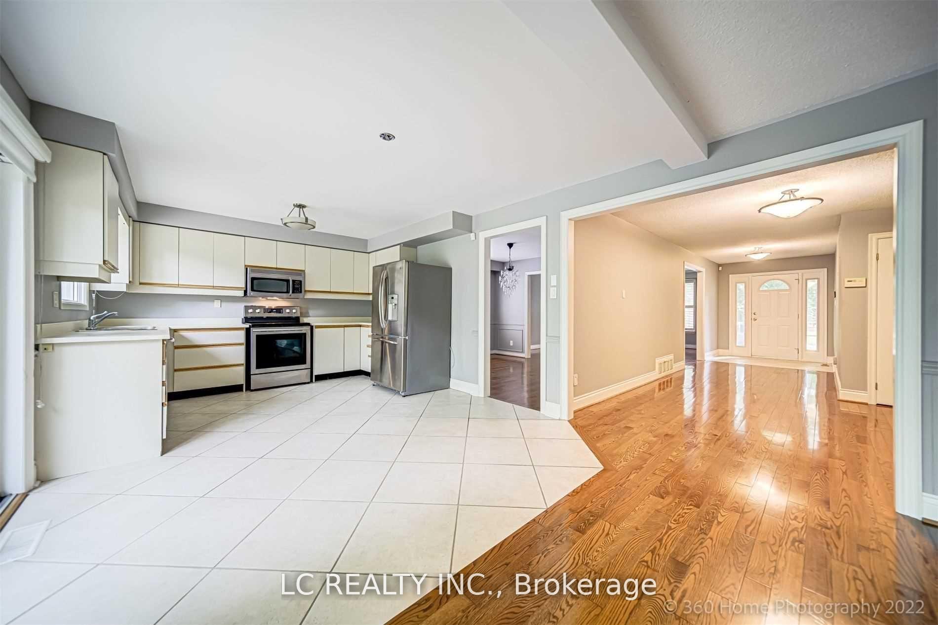 Photo 7 of 92 Emmeloord Crescent, Markham, Unionville — HOMEH