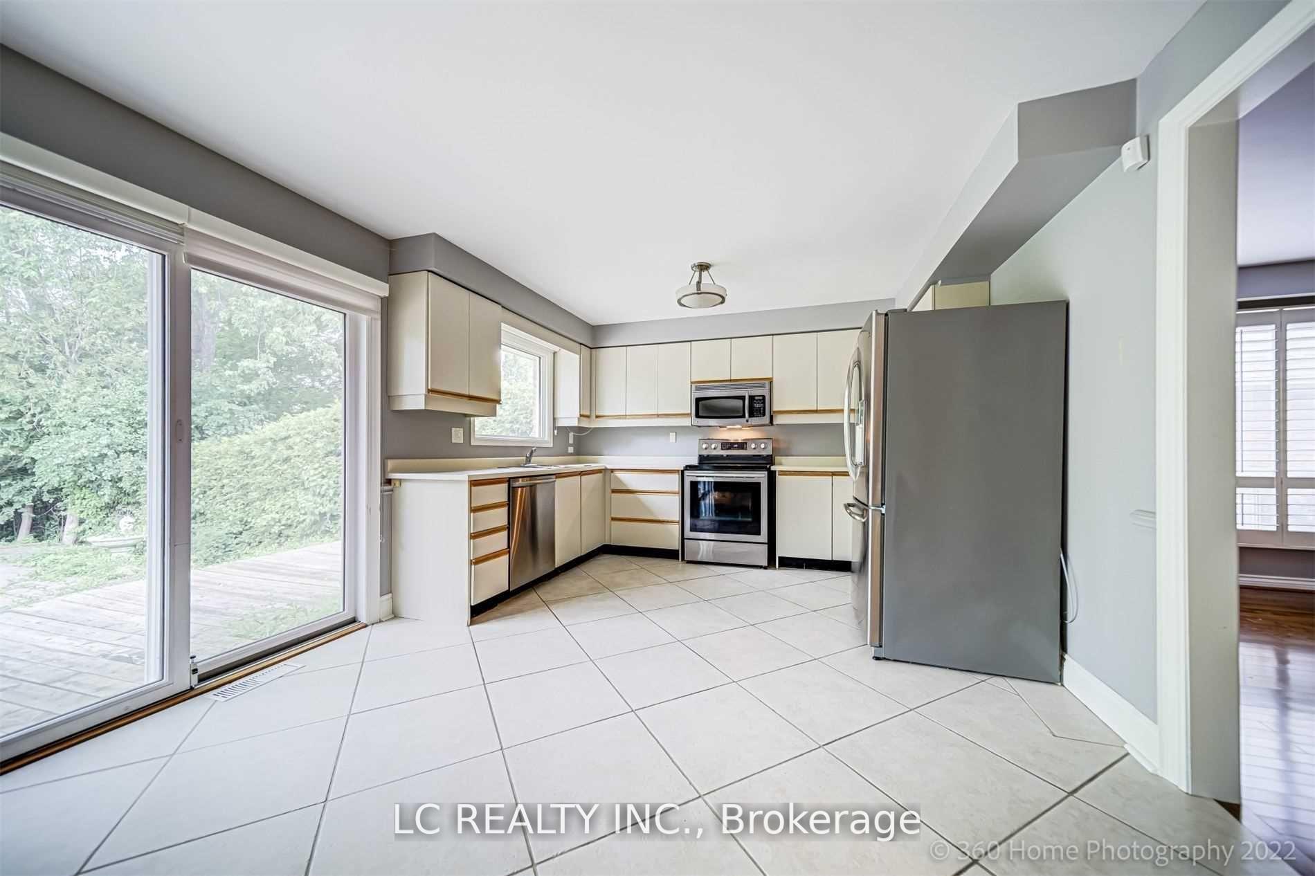 Photo 8 of 92 Emmeloord Crescent, Markham, Unionville — HOMEH