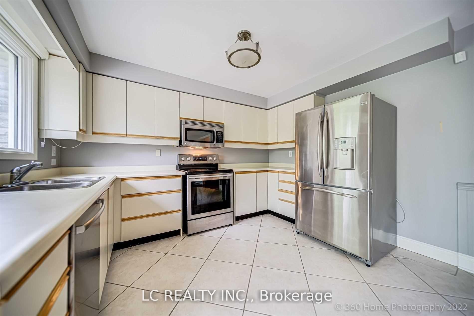 Photo 9 of 92 Emmeloord Crescent, Markham, Unionville — HOMEH