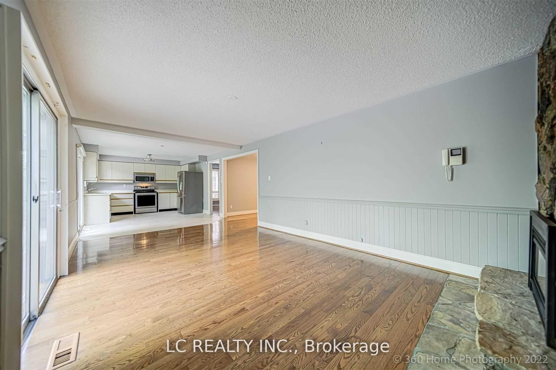 Photo 10 of 92 Emmeloord Crescent, Markham, Unionville — HOMEH