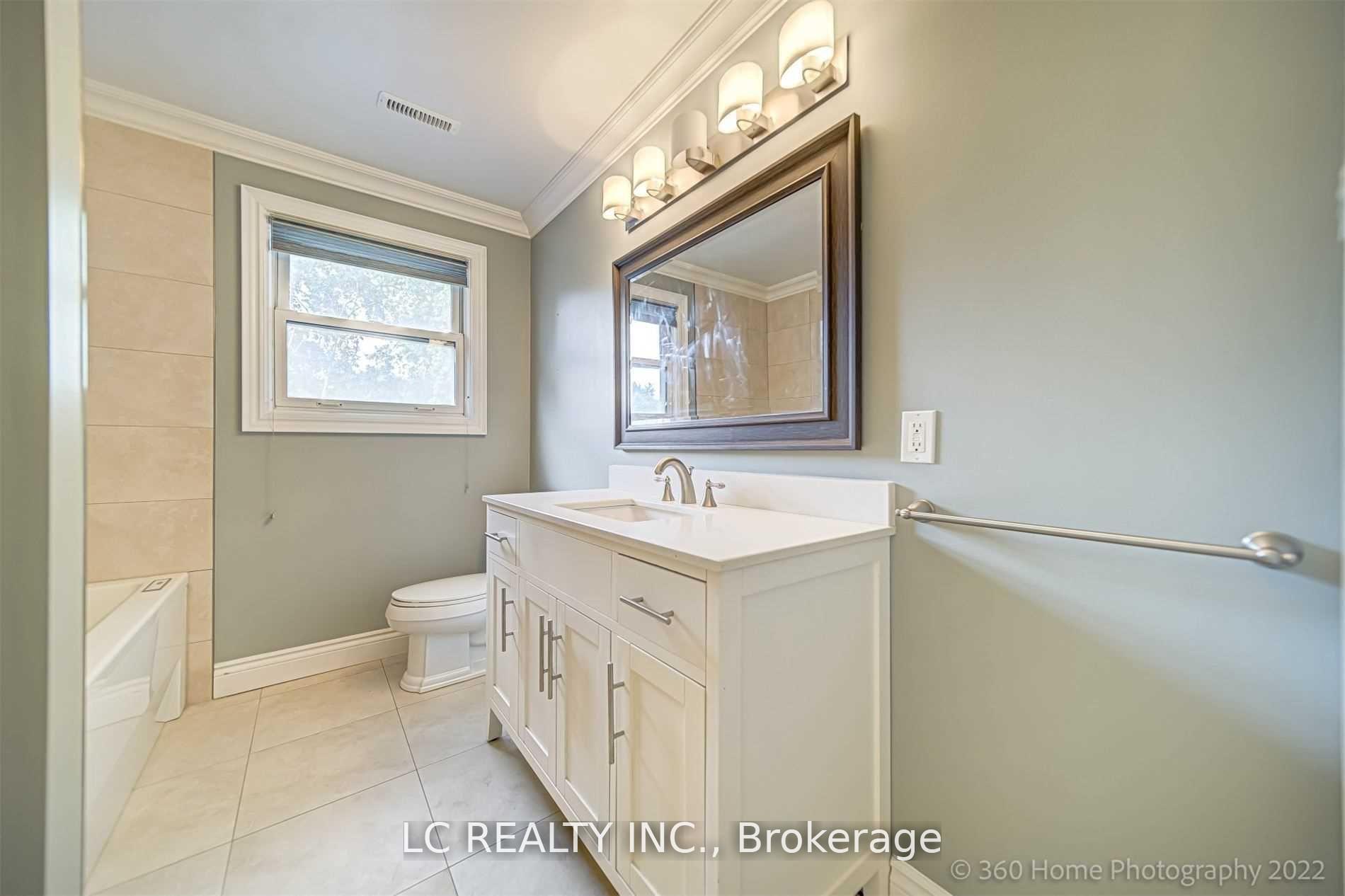 Photo 18 of 92 Emmeloord Crescent, Markham, Unionville — HOMEH