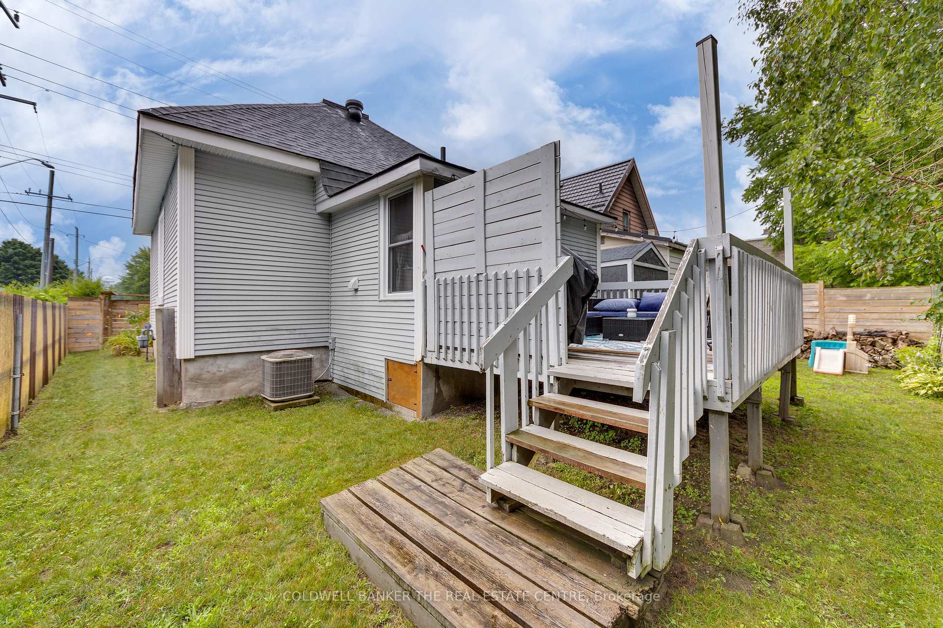 Photo 5 of 374 Yonge Street, Midland — HOMEH