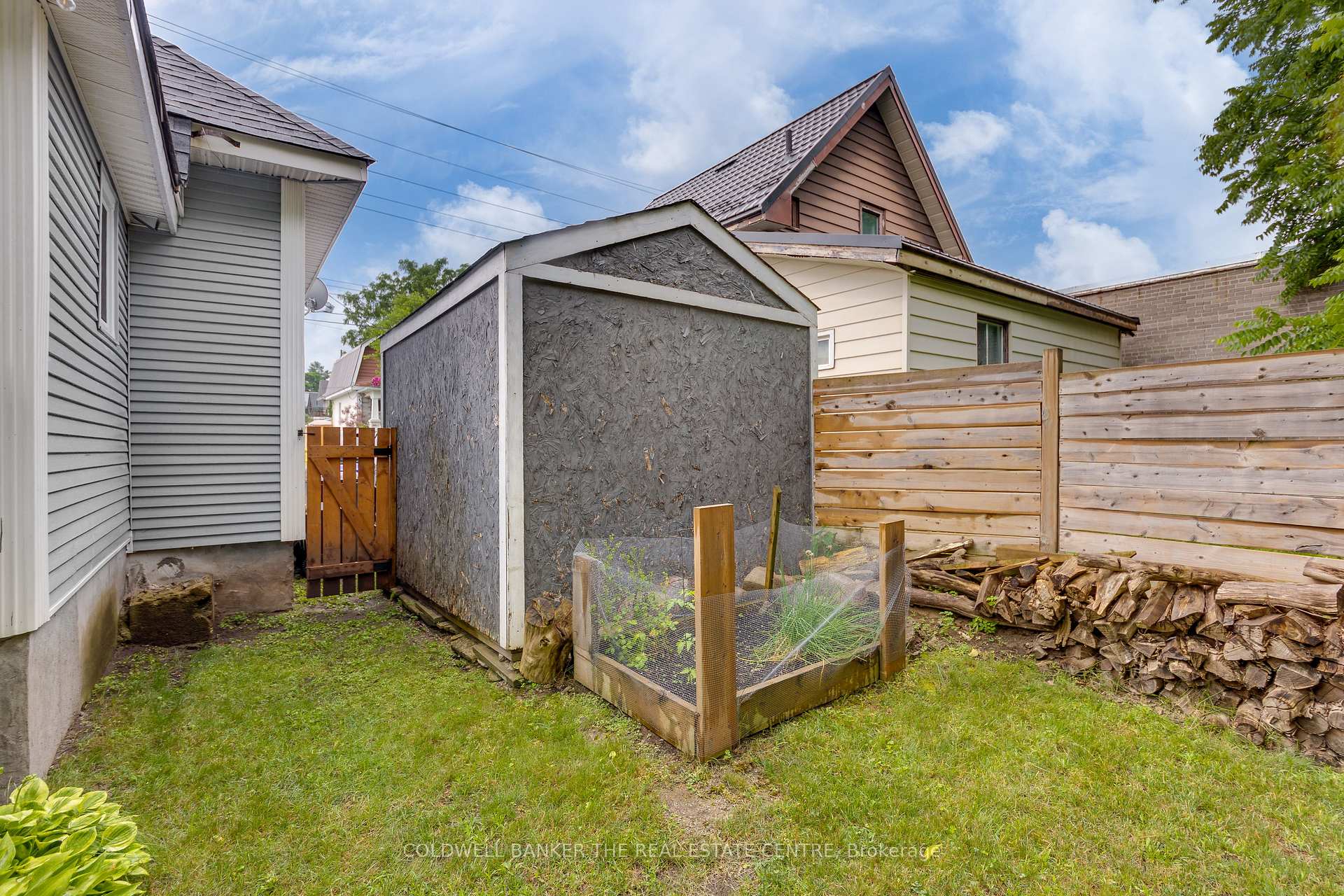 Photo 7 of 374 Yonge Street, Midland — HOMEH