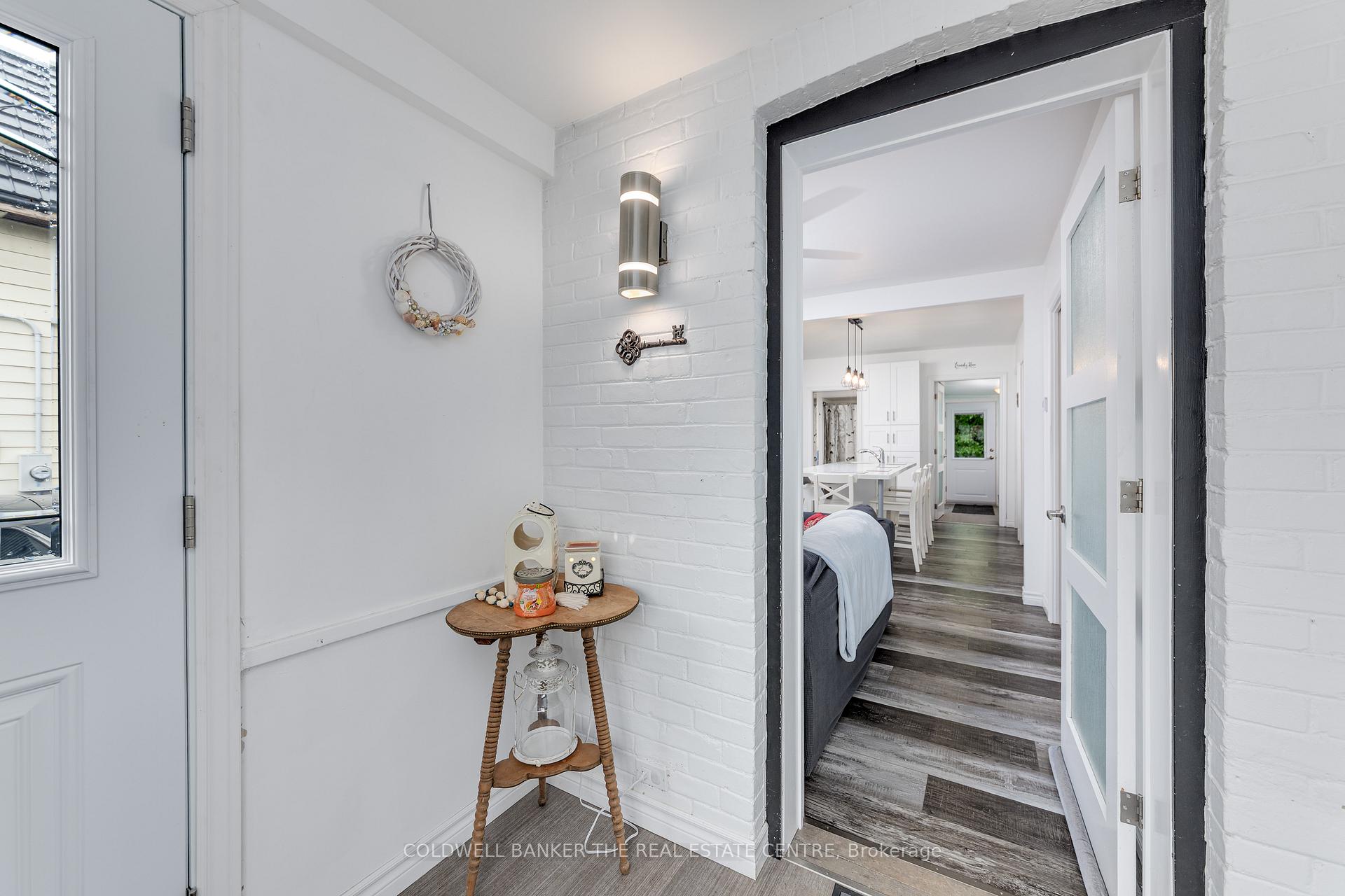 Photo 10 of 374 Yonge Street, Midland — HOMEH
