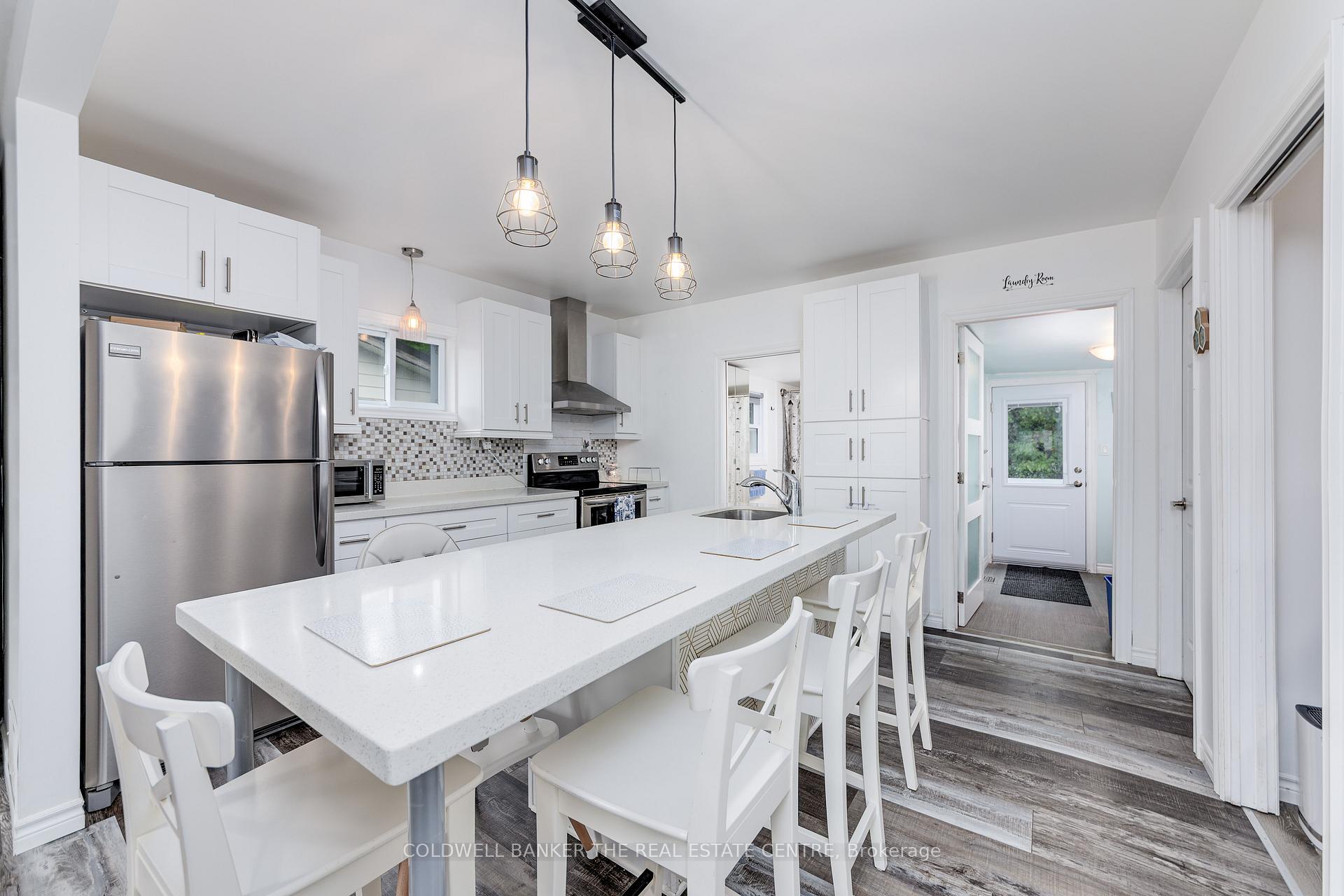 Photo 14 of 374 Yonge Street, Midland — HOMEH