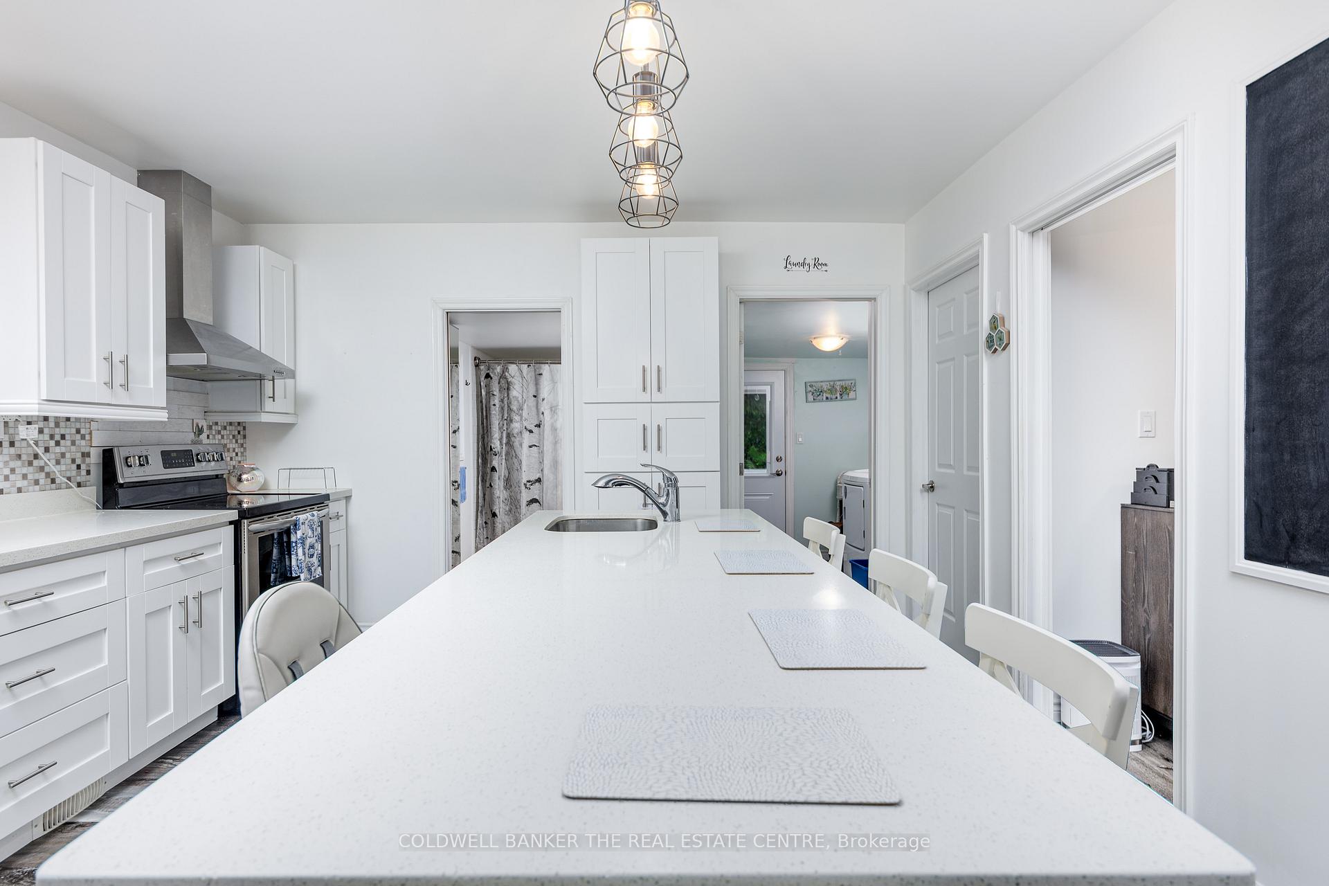 Photo 15 of 374 Yonge Street, Midland — HOMEH