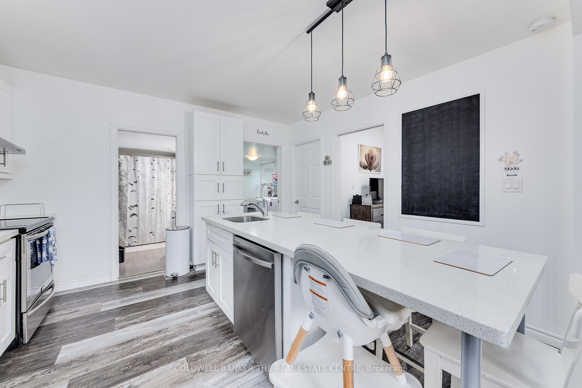 Photo 16 of 374 Yonge Street, Midland — HOMEH