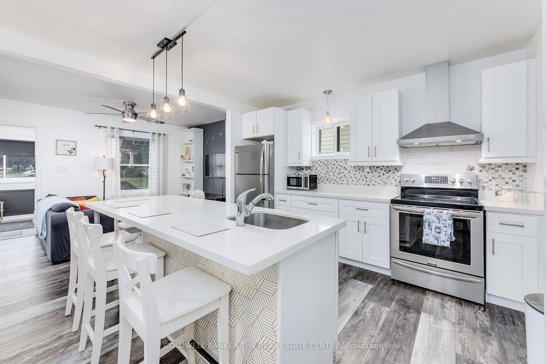 Photo 17 of 374 Yonge Street, Midland — HOMEH