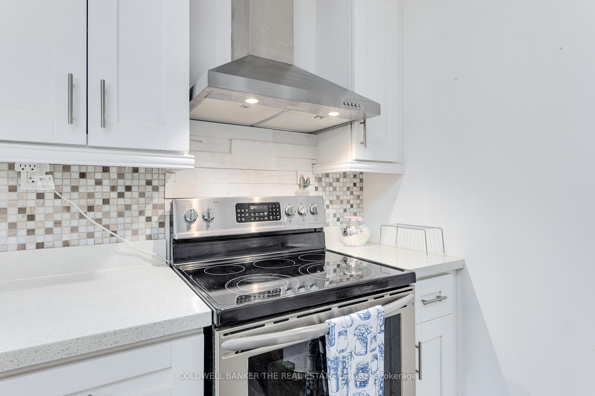 Photo 18 of 374 Yonge Street, Midland — HOMEH