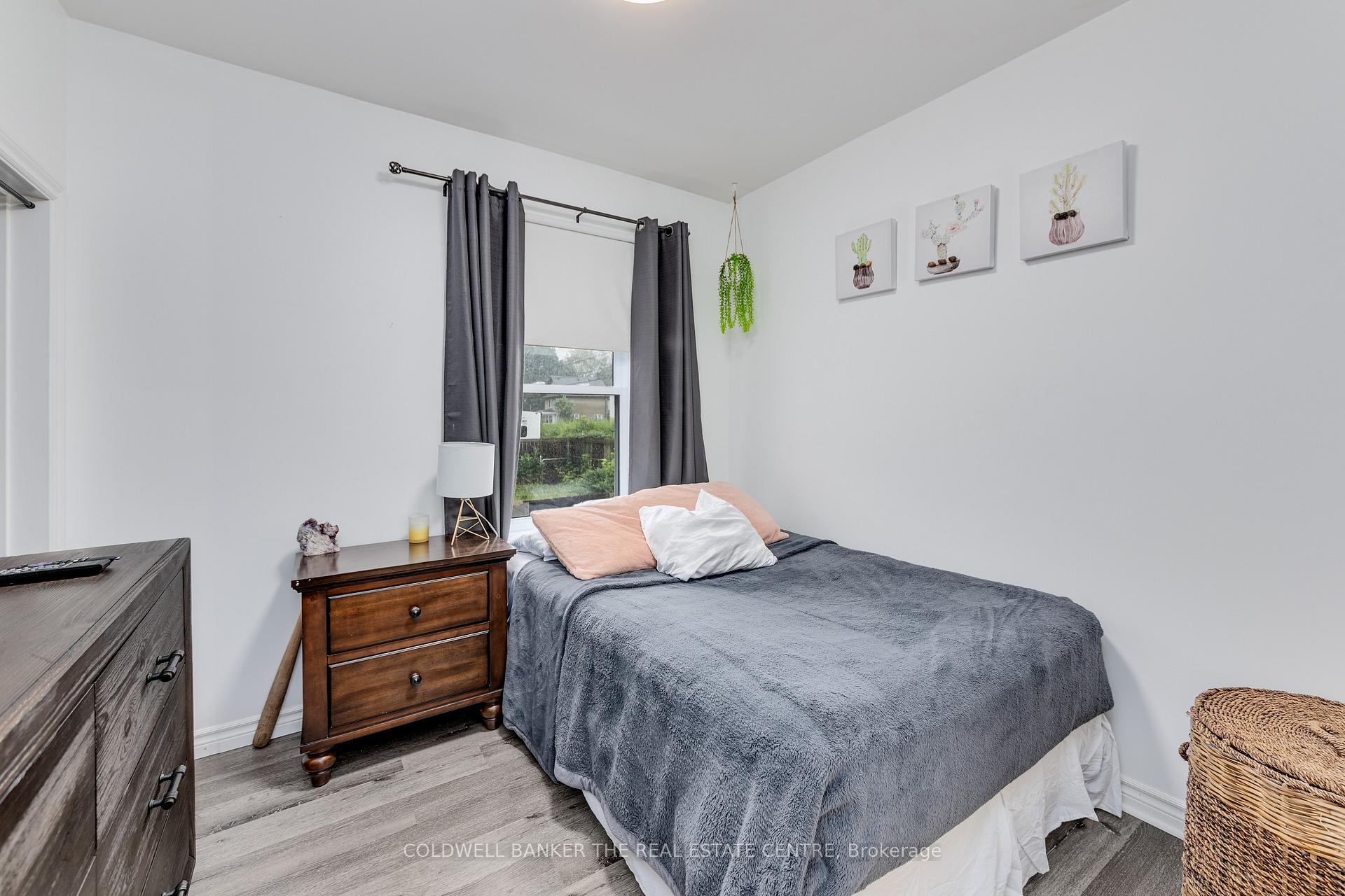 Photo 20 of 374 Yonge Street, Midland — HOMEH