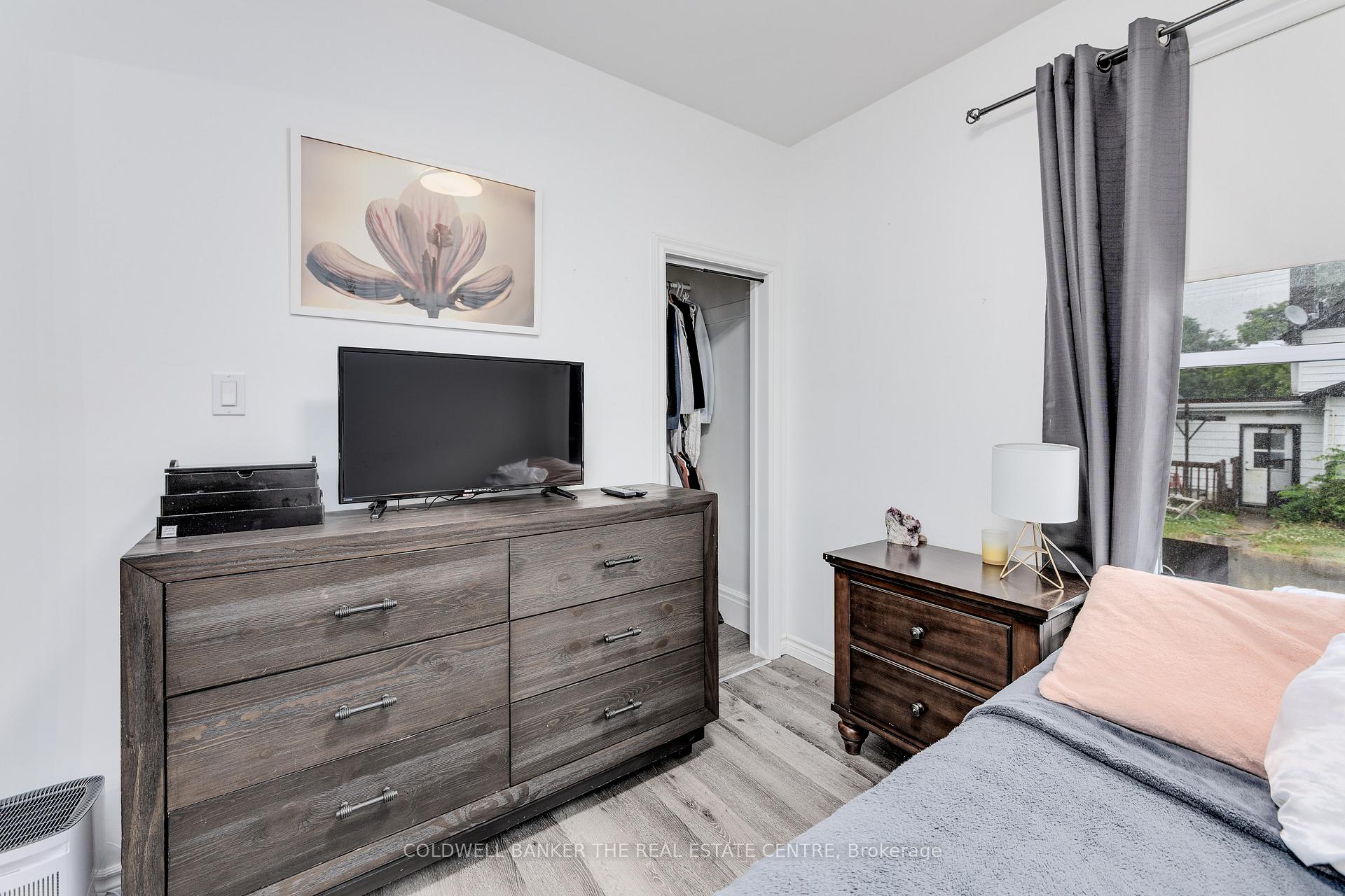 Photo 21 of 374 Yonge Street, Midland — HOMEH