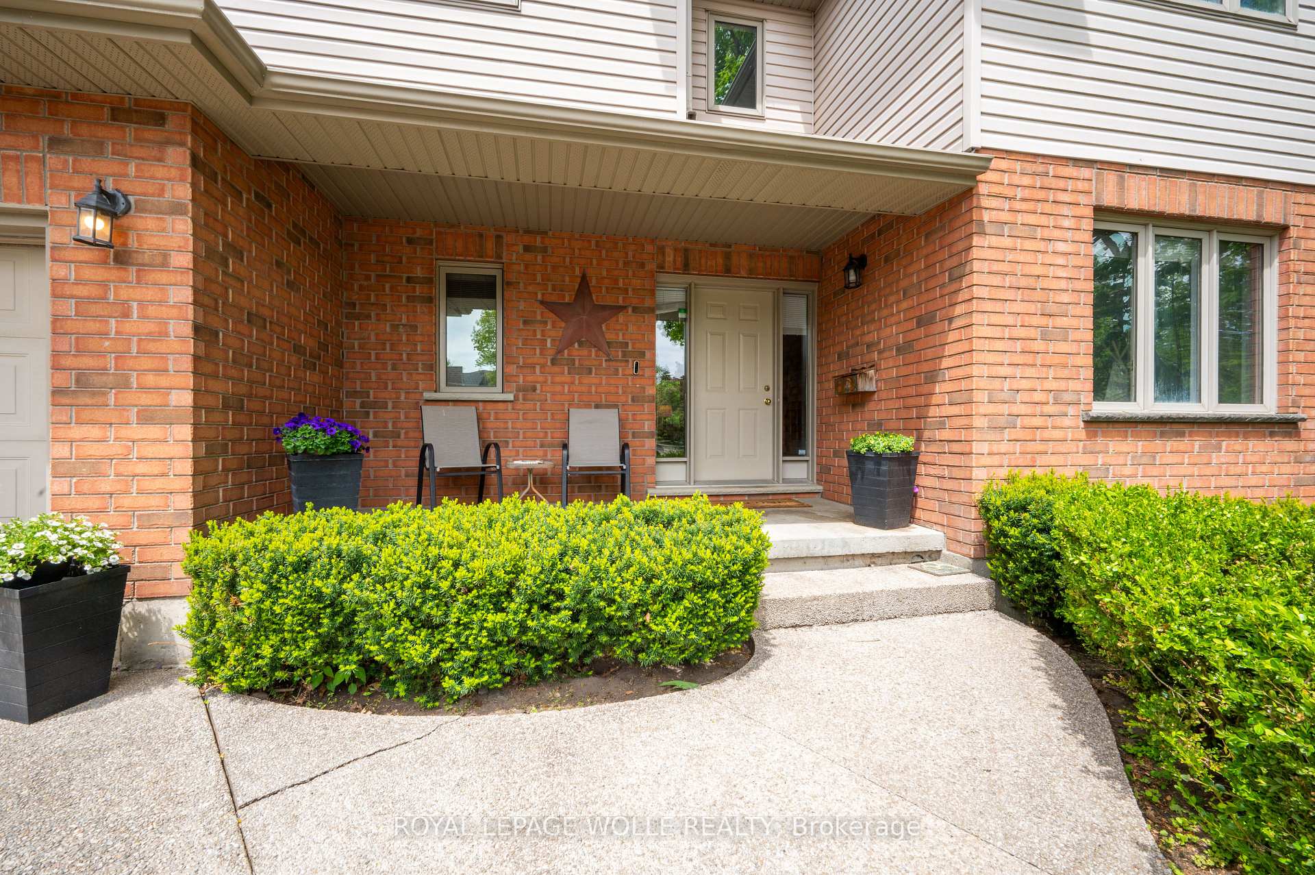 Photo 7 of 35 Dayman Court, Kitchener — HOMEH