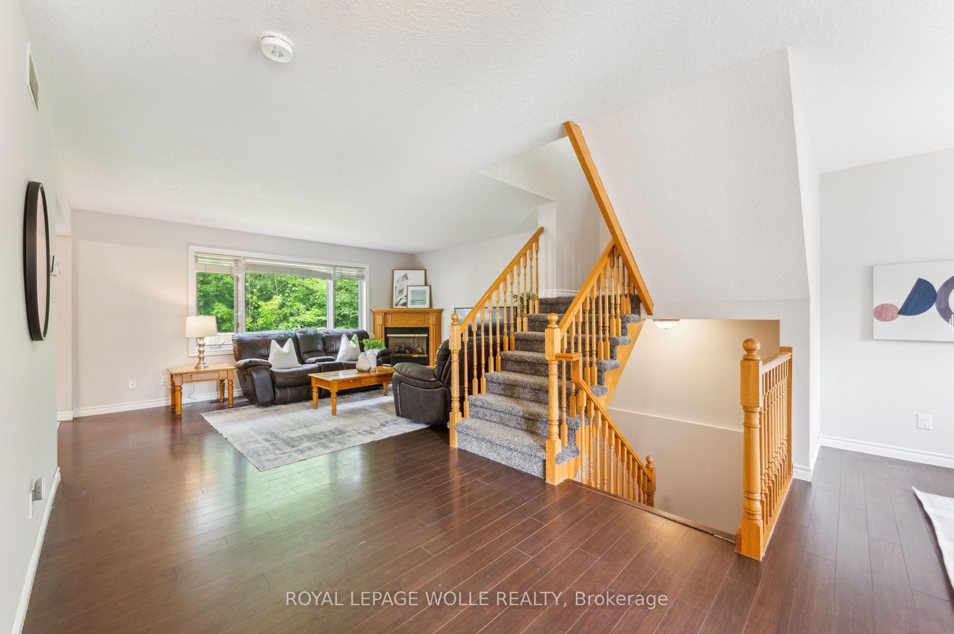 Photo 9 of 35 Dayman Court, Kitchener — HOMEH