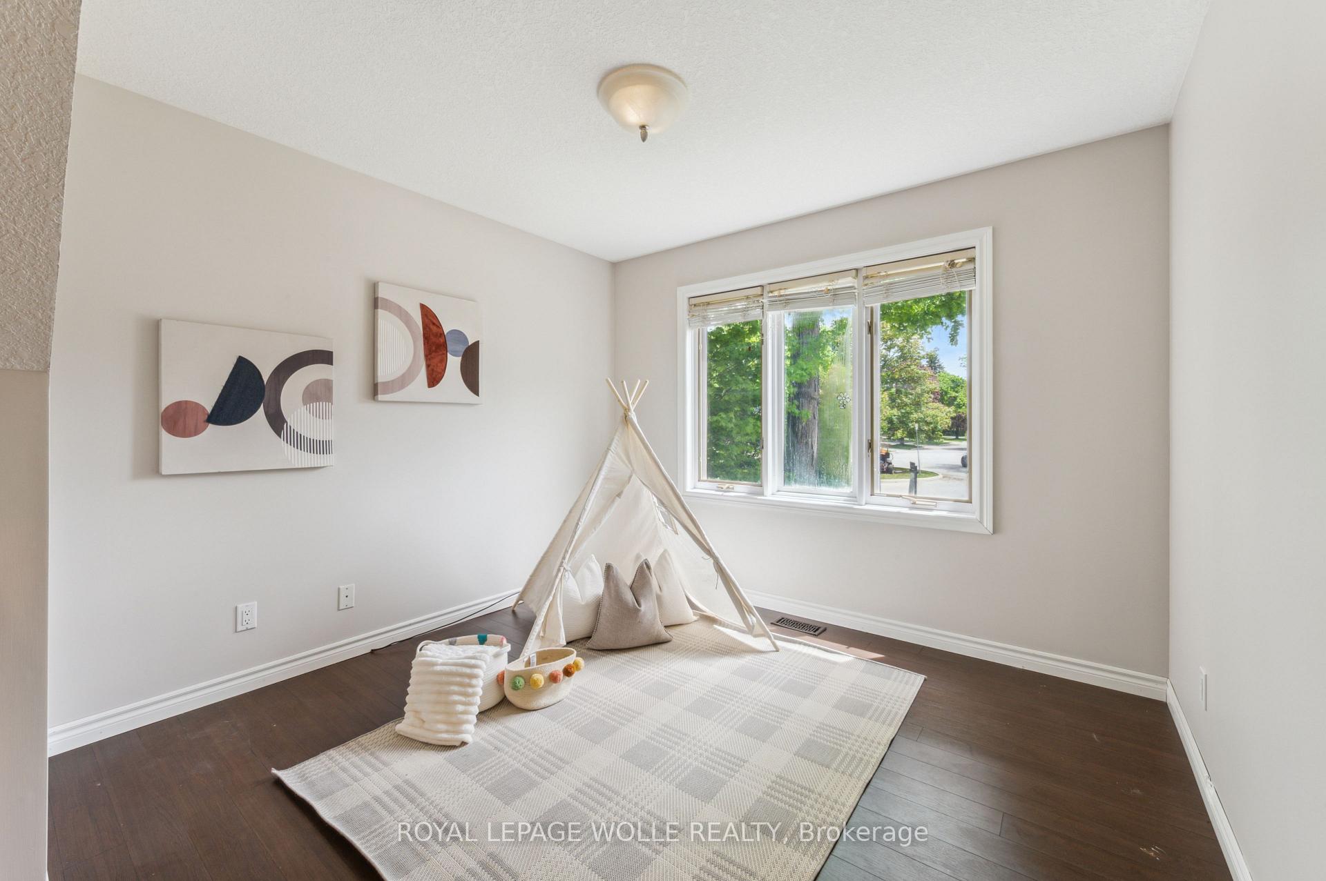 Photo 10 of 35 Dayman Court, Kitchener — HOMEH