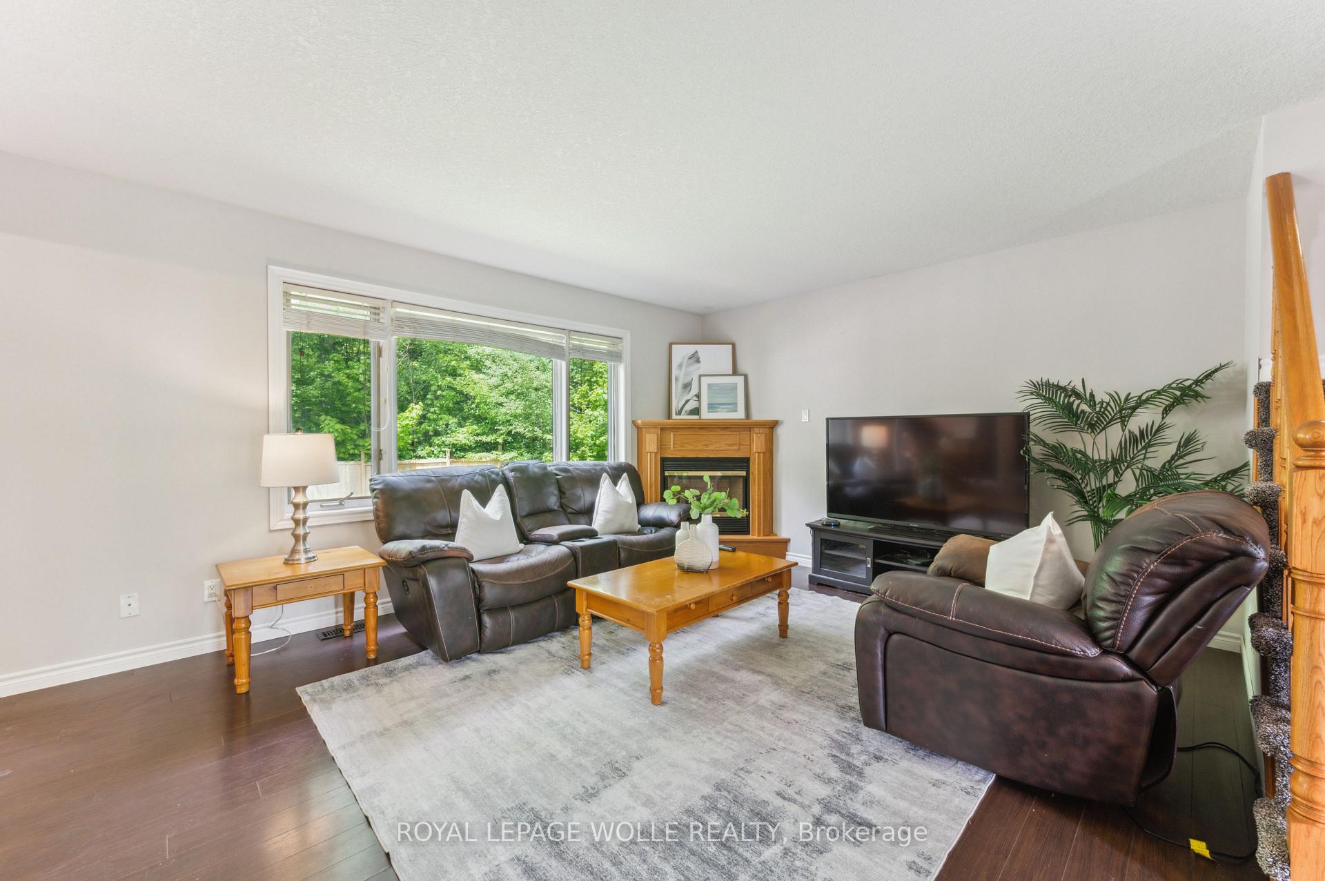 Photo 12 of 35 Dayman Court, Kitchener — HOMEH
