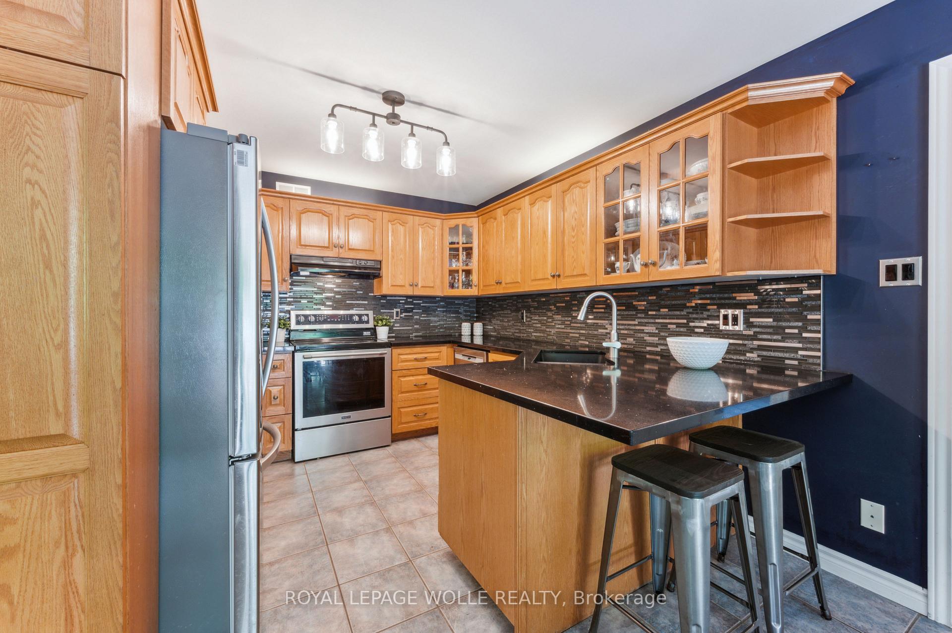 Photo 15 of 35 Dayman Court, Kitchener — HOMEH