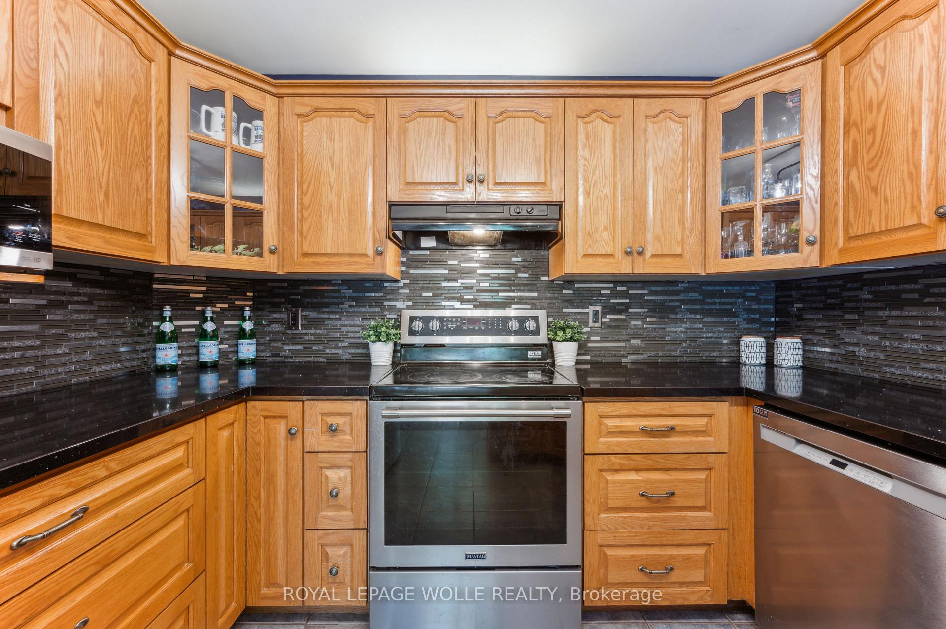 Photo 16 of 35 Dayman Court, Kitchener — HOMEH