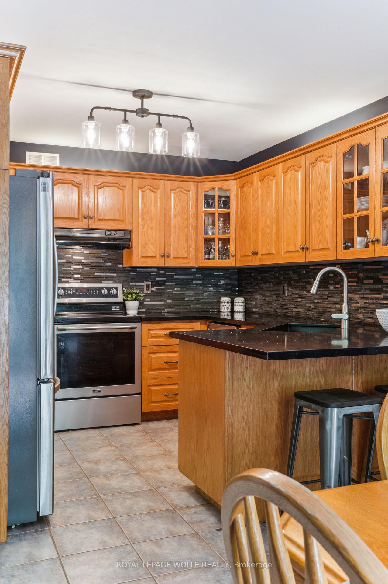 Photo 18 of 35 Dayman Court, Kitchener — HOMEH