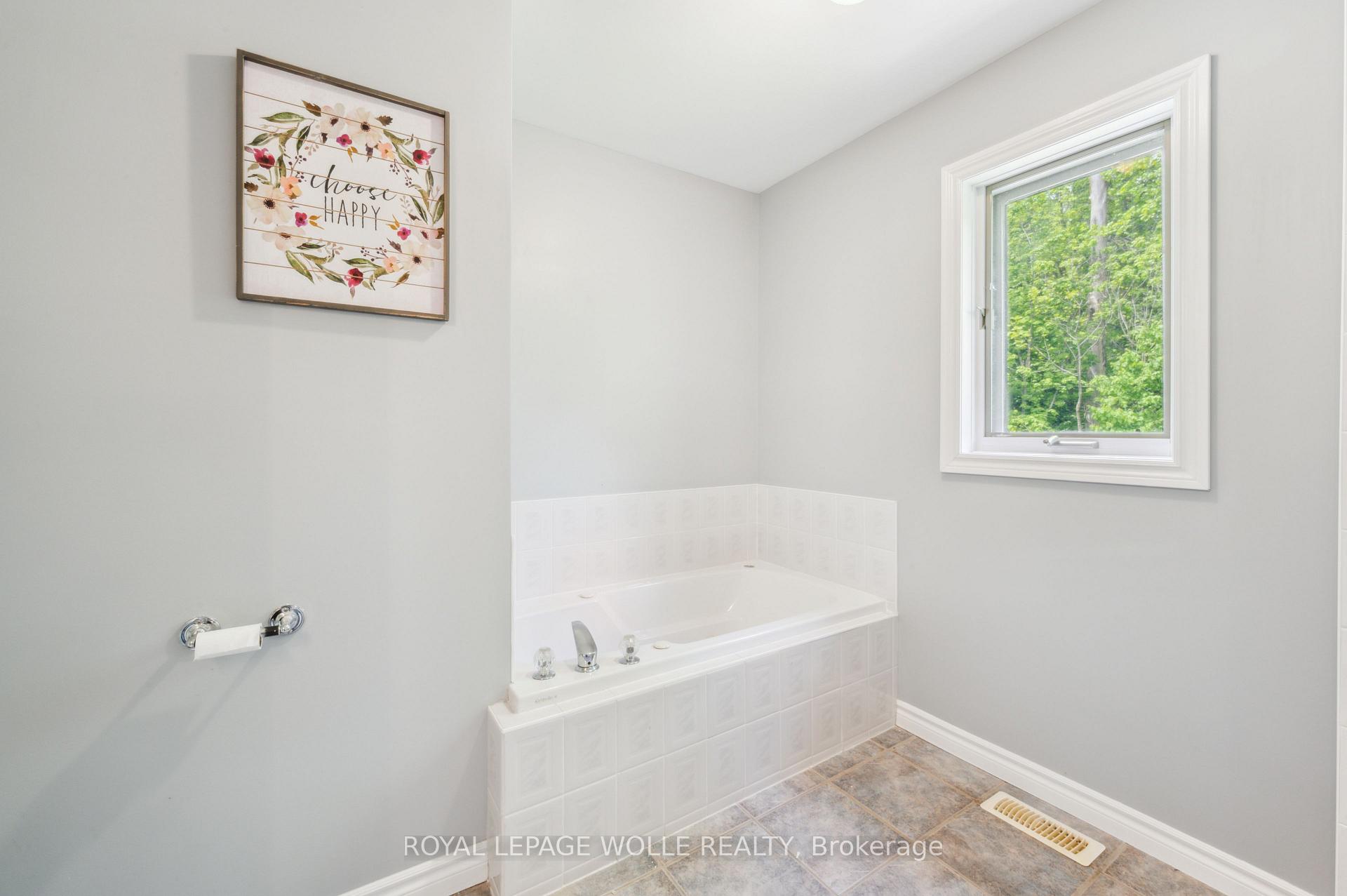 Photo 27 of 35 Dayman Court, Kitchener — HOMEH