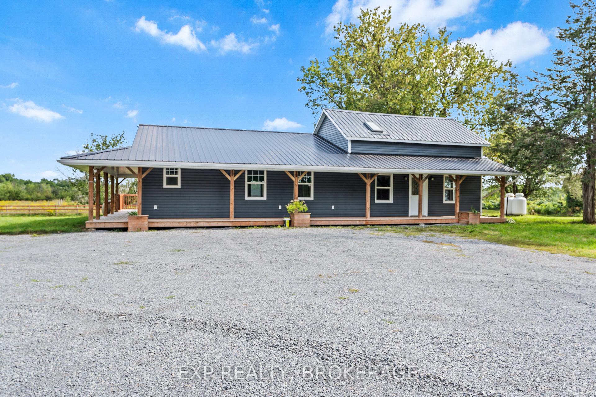 Photo 2 of 372 Chipmunk Ridge Road, Loyalist, Lennox and Addington - South — HOMEH