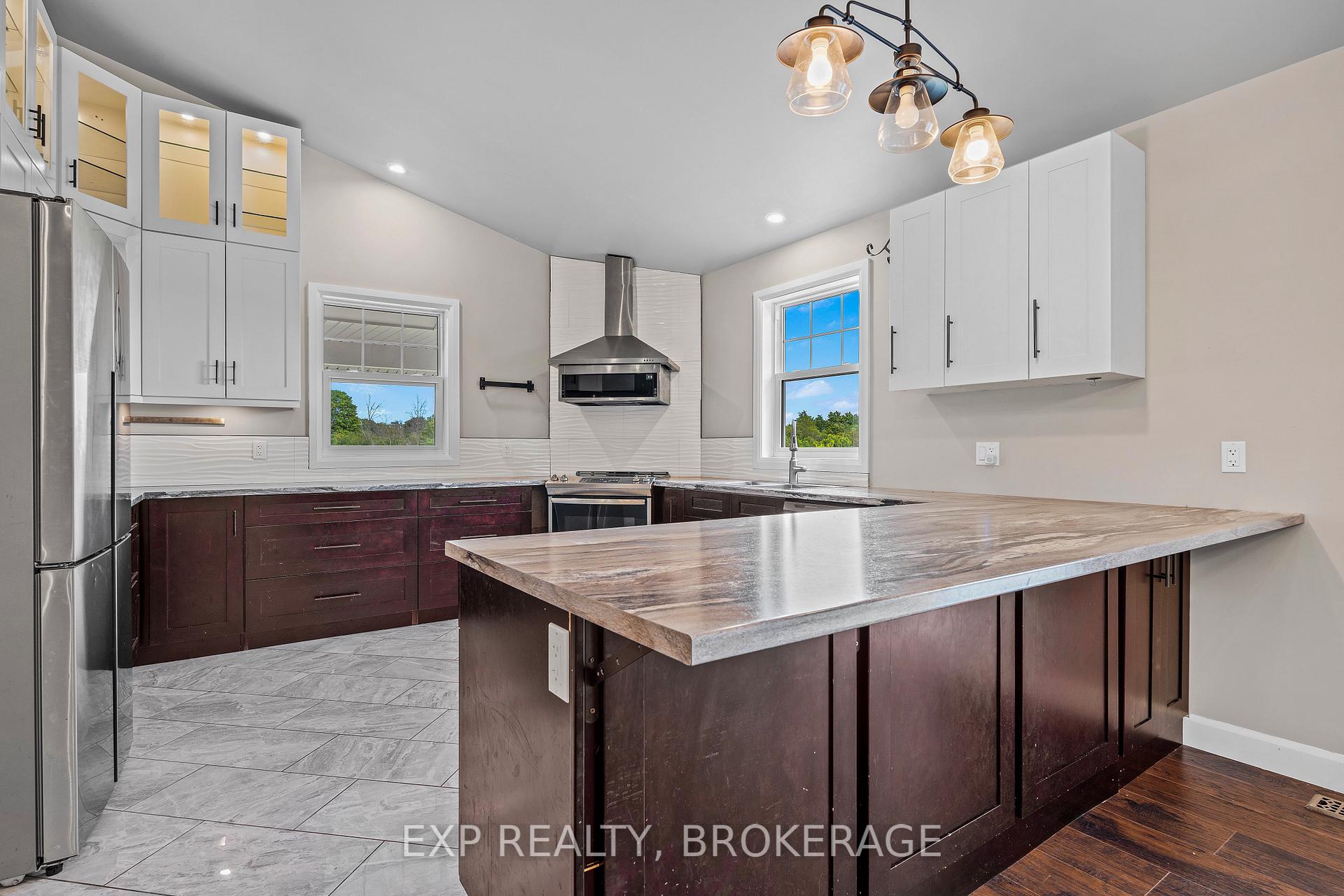 Photo 12 of 372 Chipmunk Ridge Road, Loyalist, Lennox and Addington - South — HOMEH