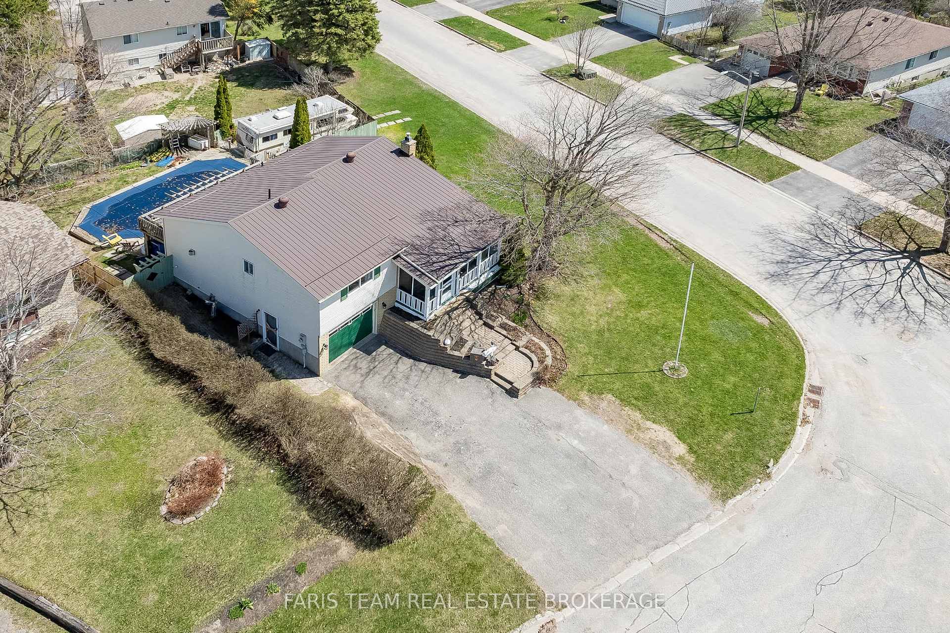 Photo 2 of 671 Algonquin Drive, Midland — HOMEH
