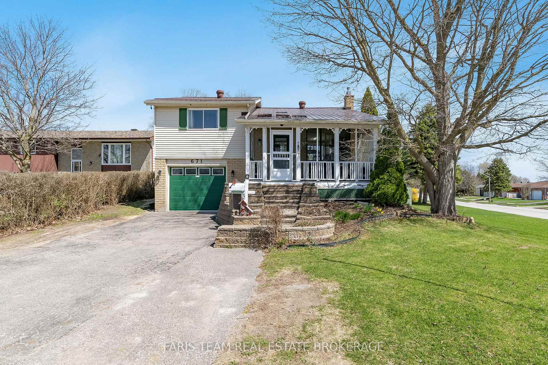Photo 3 of 671 Algonquin Drive, Midland — HOMEH