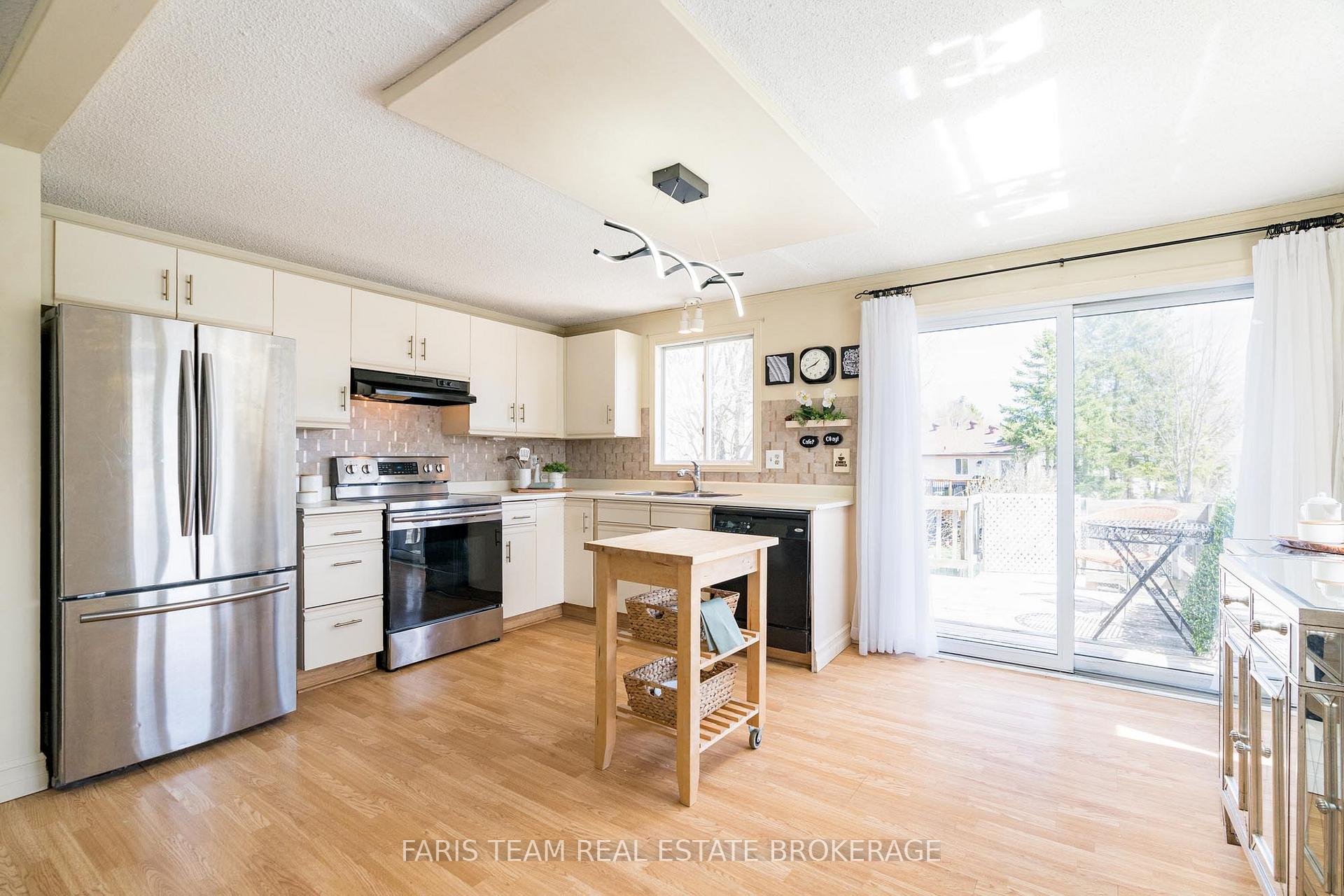 Photo 4 of 671 Algonquin Drive, Midland — HOMEH