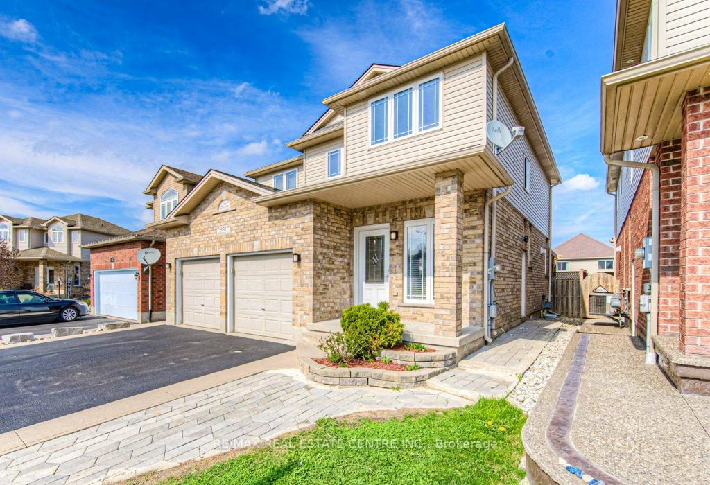 Photo 3 of 950 Pebblecreek Court, Kitchener — HOMEH