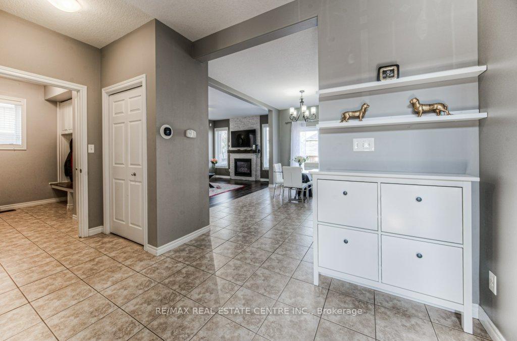 Photo 7 of 950 Pebblecreek Court, Kitchener — HOMEH