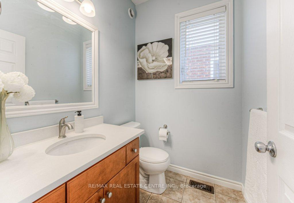 Photo 8 of 950 Pebblecreek Court, Kitchener — HOMEH