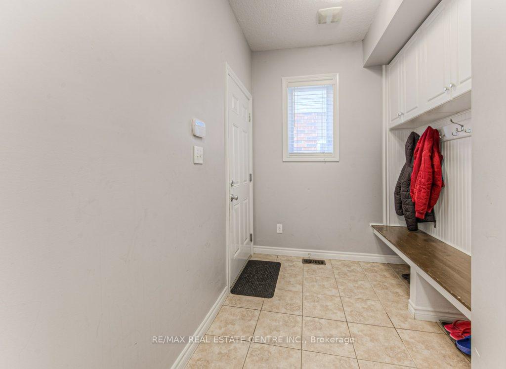 Photo 9 of 950 Pebblecreek Court, Kitchener — HOMEH