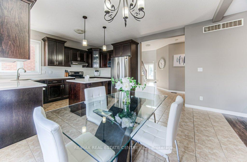 Photo 11 of 950 Pebblecreek Court, Kitchener — HOMEH