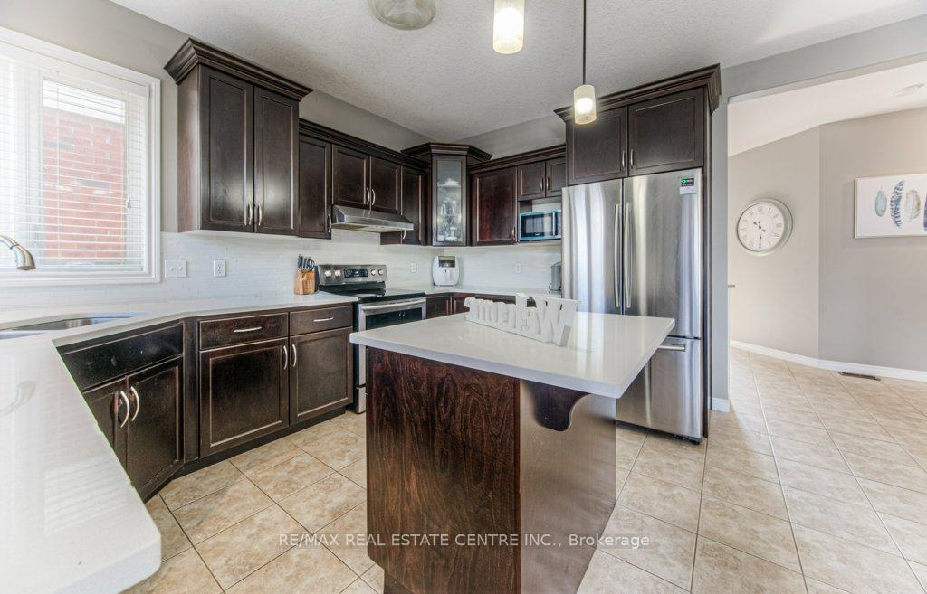 Photo 13 of 950 Pebblecreek Court, Kitchener — HOMEH