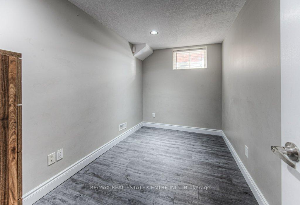 Photo 35 of 950 Pebblecreek Court, Kitchener — HOMEH