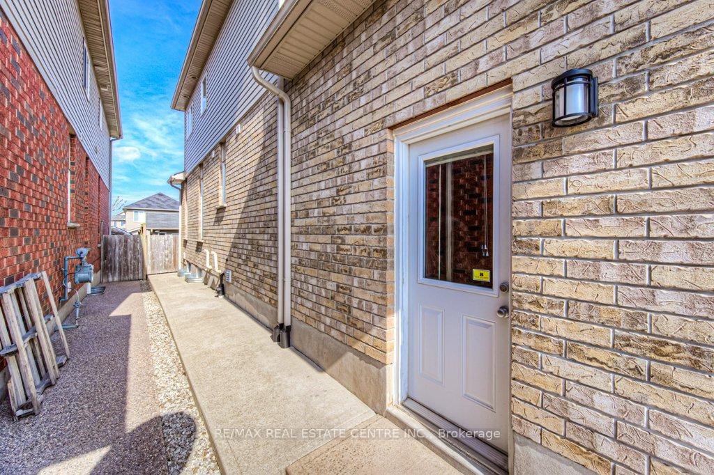 Photo 37 of 950 Pebblecreek Court, Kitchener — HOMEH