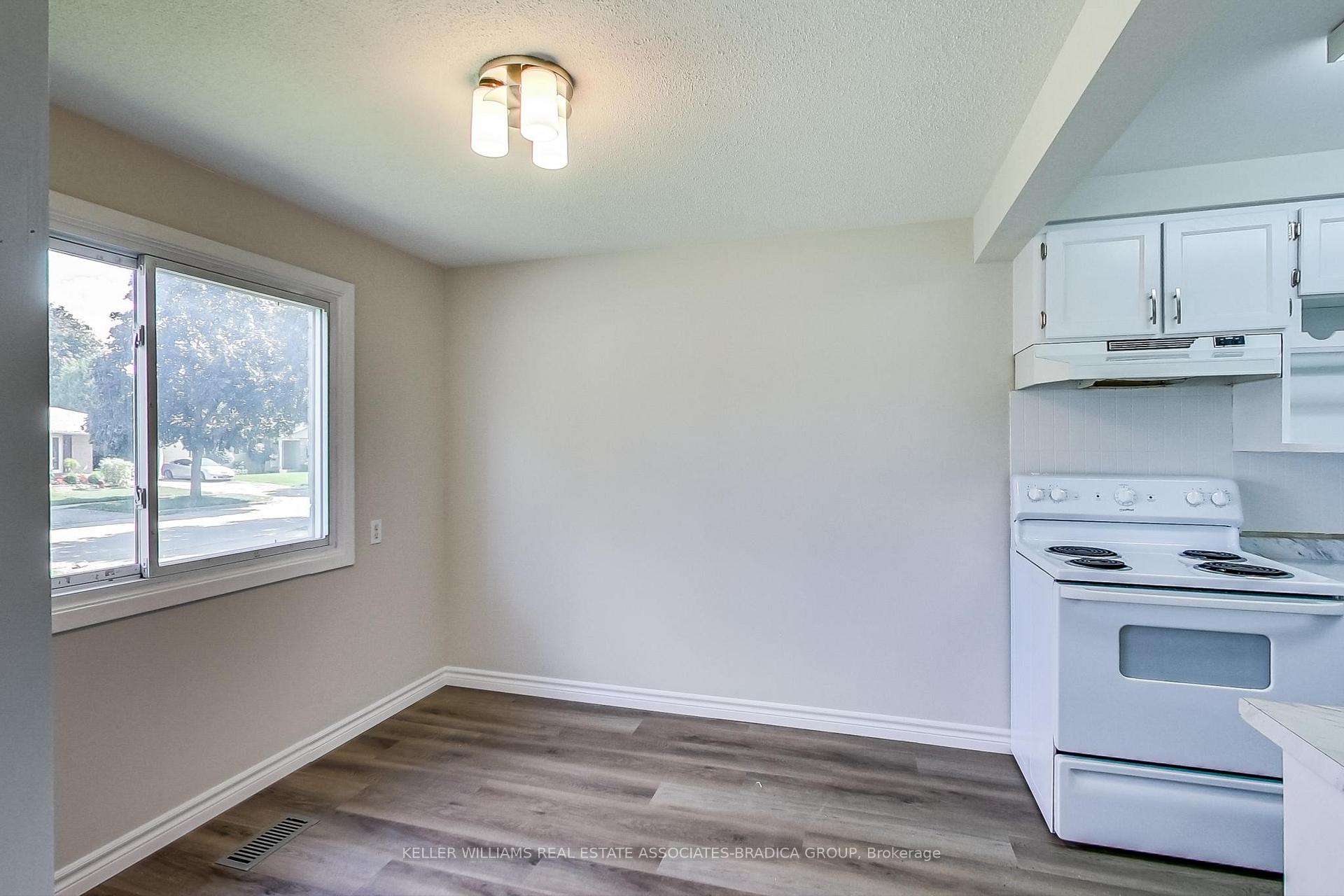 Photo 9 of 22 Lucerne Drive, Kitchener, Alpine — HOMEH