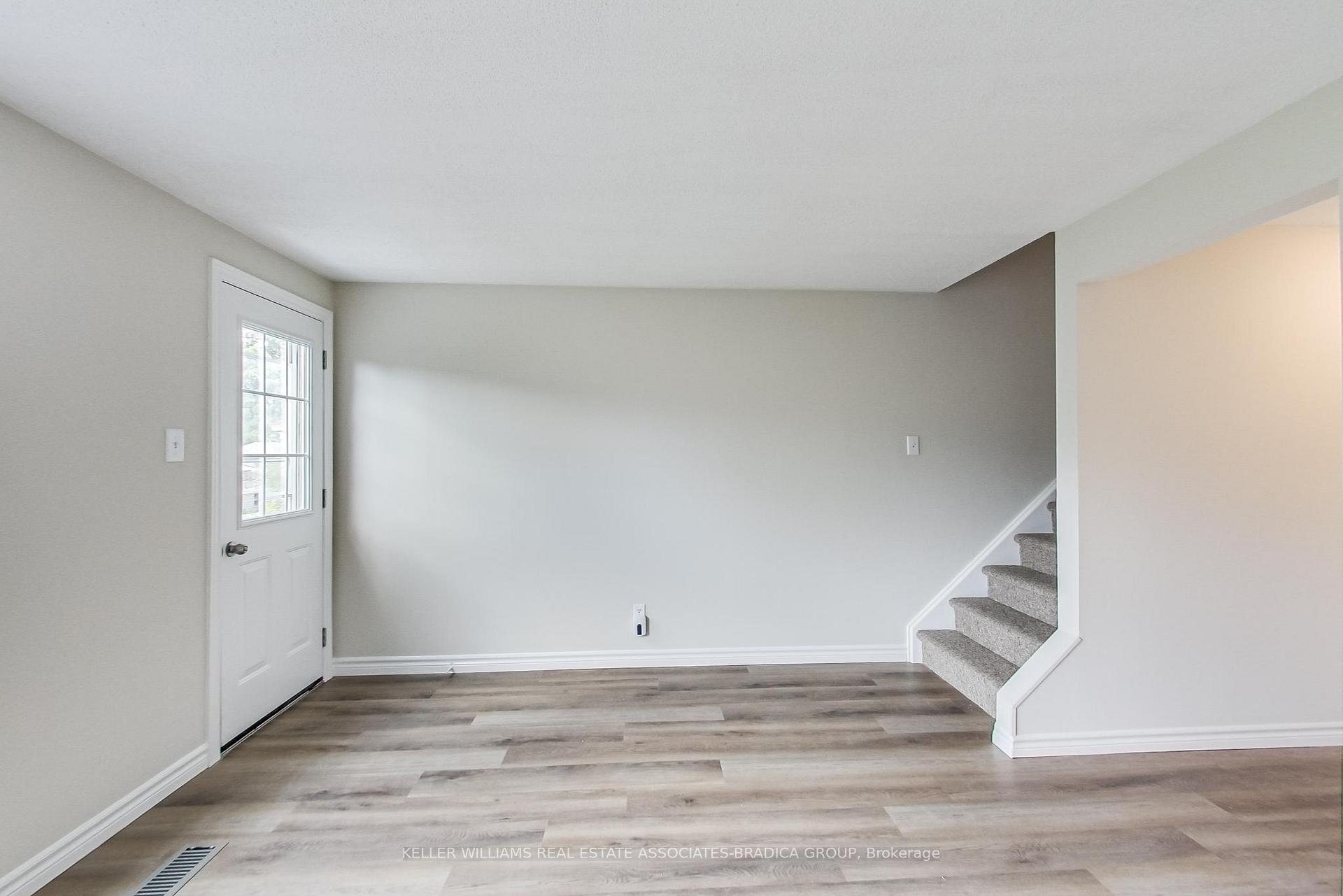 Photo 14 of 22 Lucerne Drive, Kitchener, Alpine — HOMEH