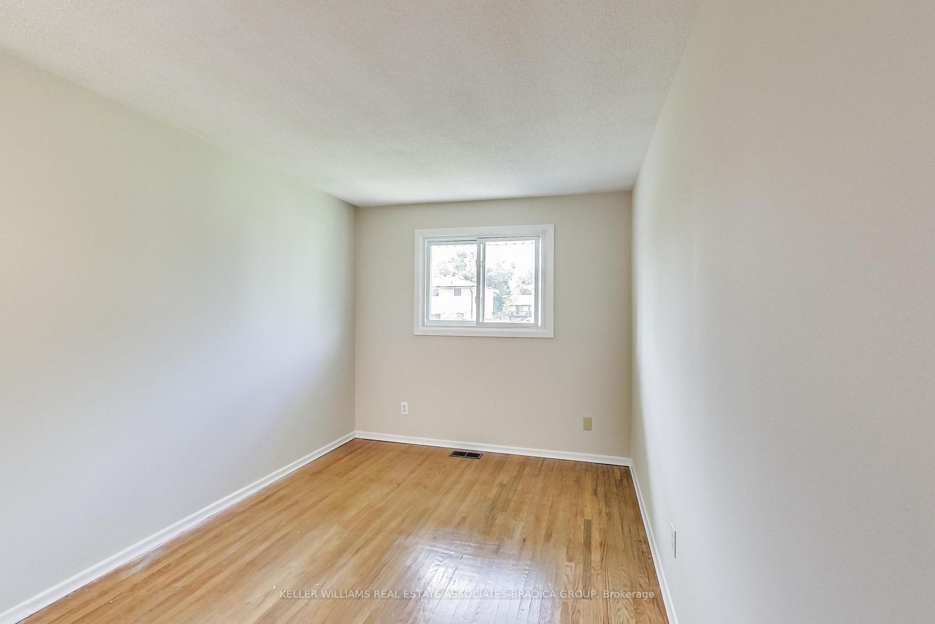 Photo 18 of 22 Lucerne Drive, Kitchener, Alpine — HOMEH