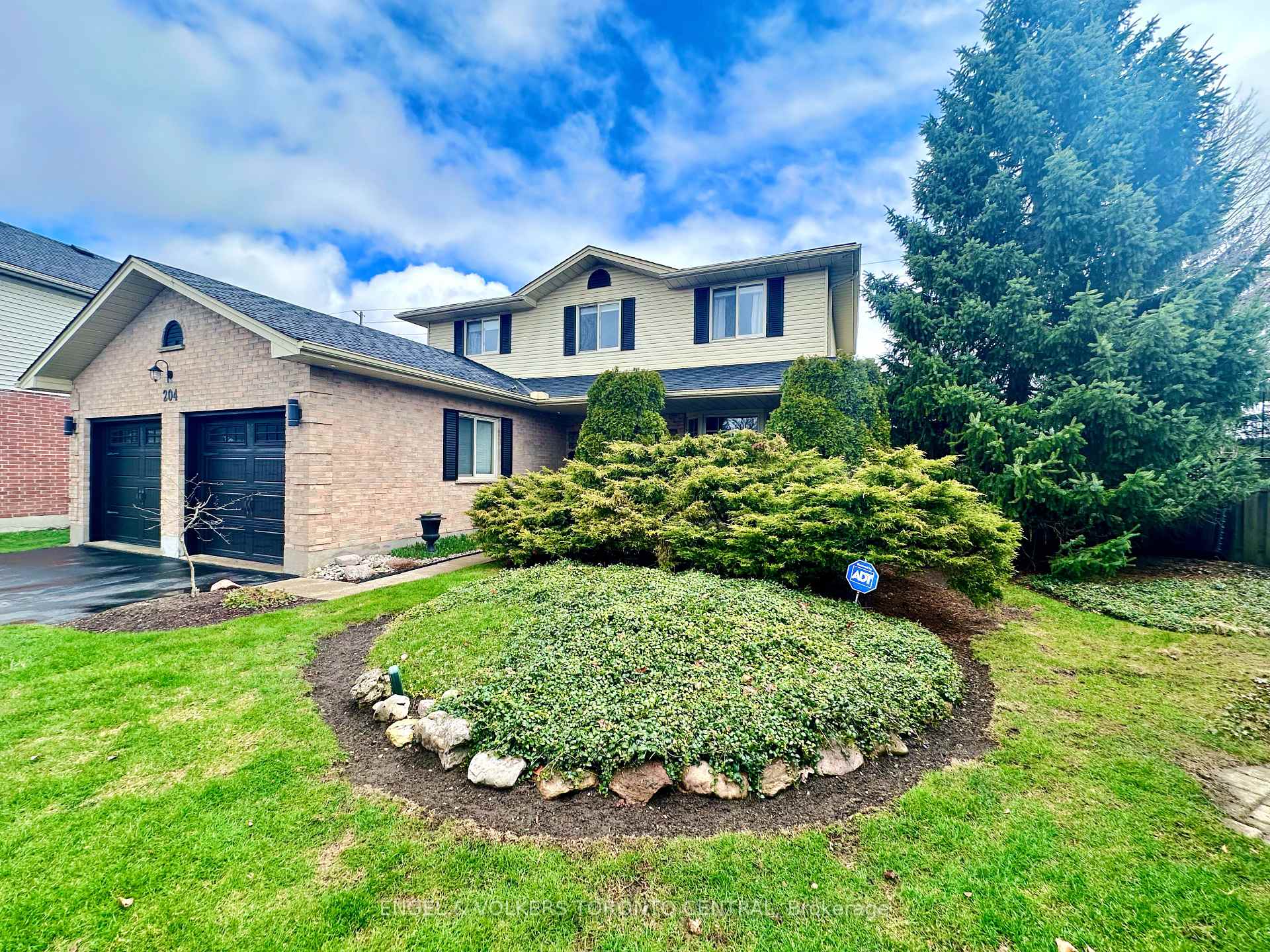 Front of 204 Killarney Grove
