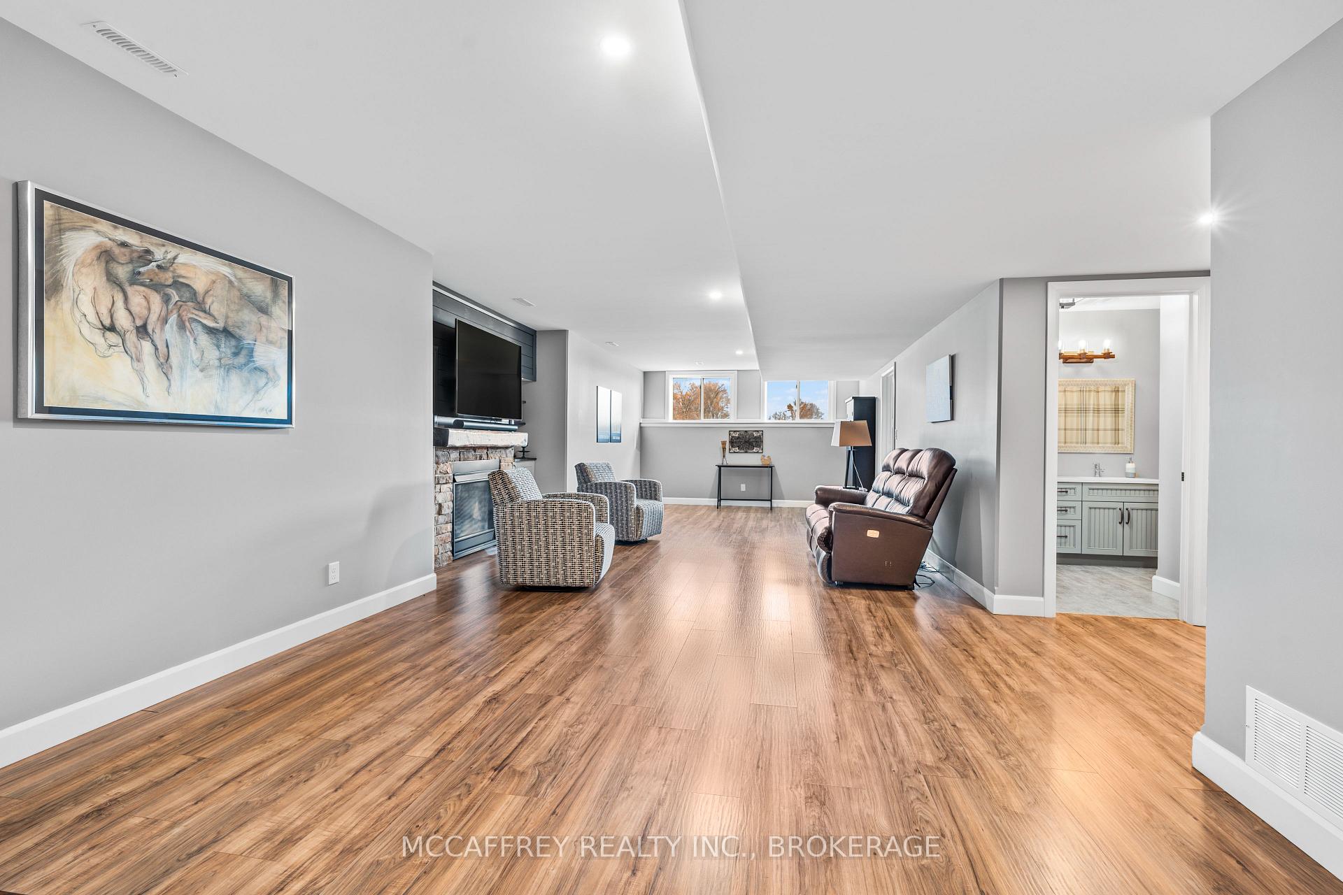 Photo 4 of 1587 Switzerville Road, Loyalist, Lennox and Addington - South — HOMEH