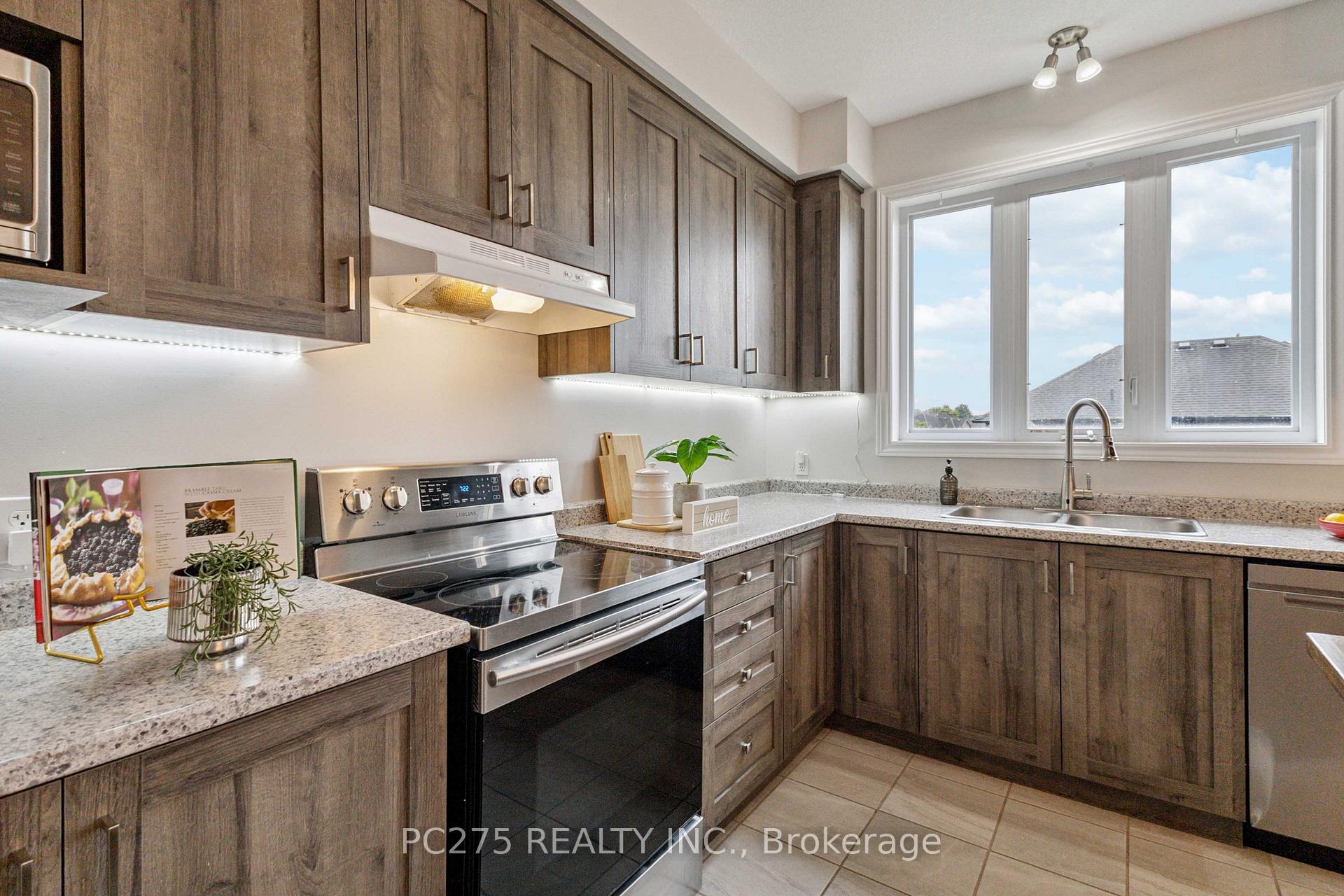 Photo 20 of 170 Queen Street, Middlesex Centre, Komoka — HOMEH