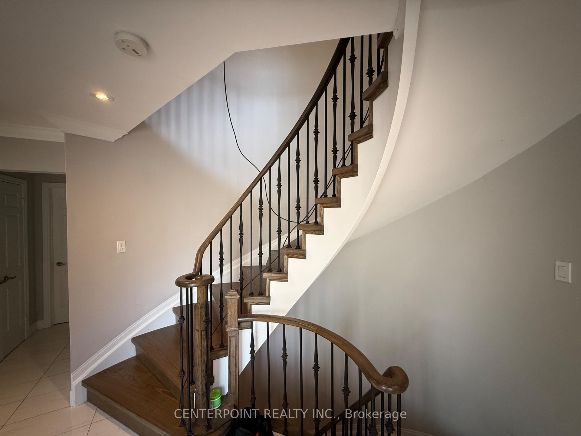 Photo 2 of 1 Rae Crescent, Markham, Unionville — HOMEH