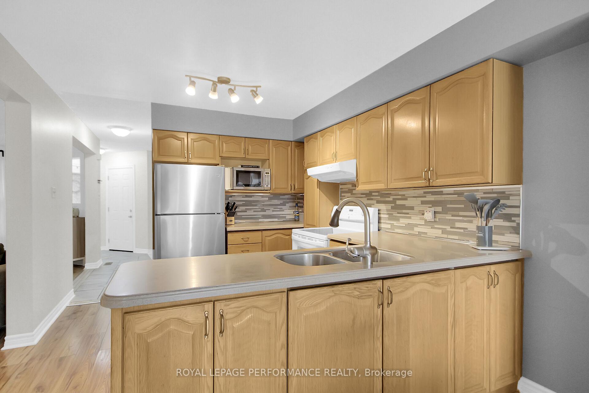 Photo 12 of 24 Ayton Lane, Ottawa, Kanata - Morgan's Grant/South March — HOMEH