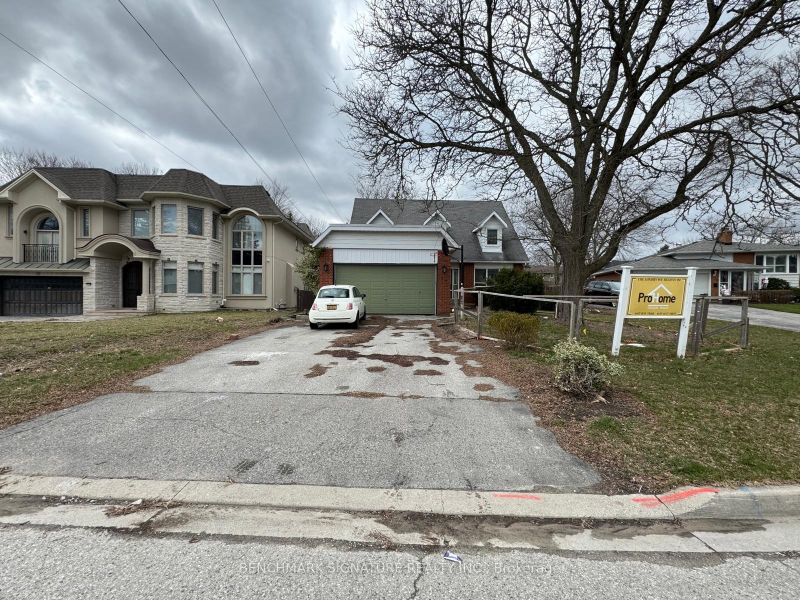 Photo 2 of 24 Emily Carr Street, Markham, Unionville — HOMEH