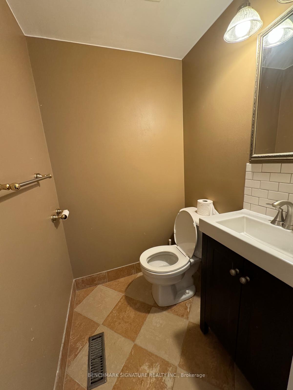 Photo 15 of 24 Emily Carr Street, Markham, Unionville — HOMEH