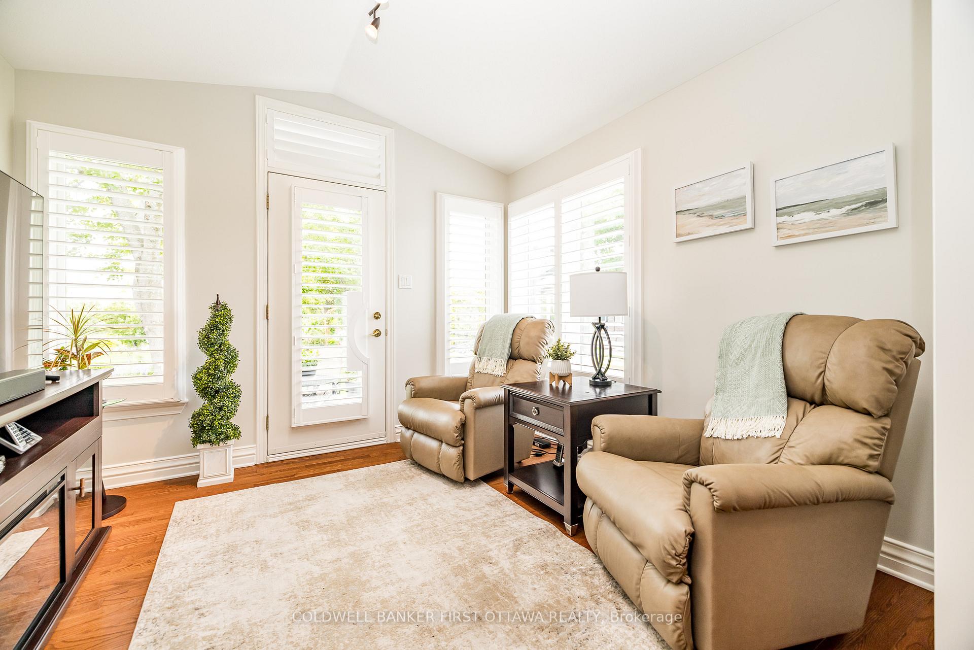 Photo 10 of 29 Peregrine Crescent, Ottawa, Kanata - Bridlewood — HOMEH